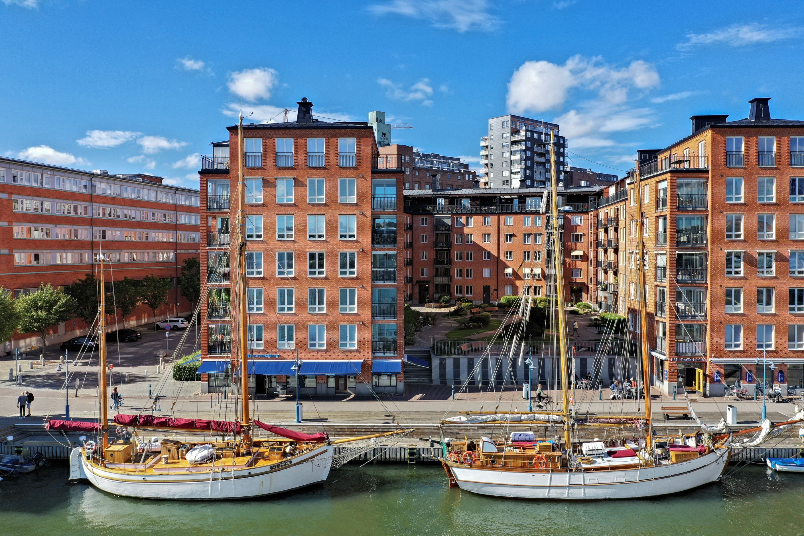 På kajen hittar ni även ett riktigt bra mäklarkontor;)