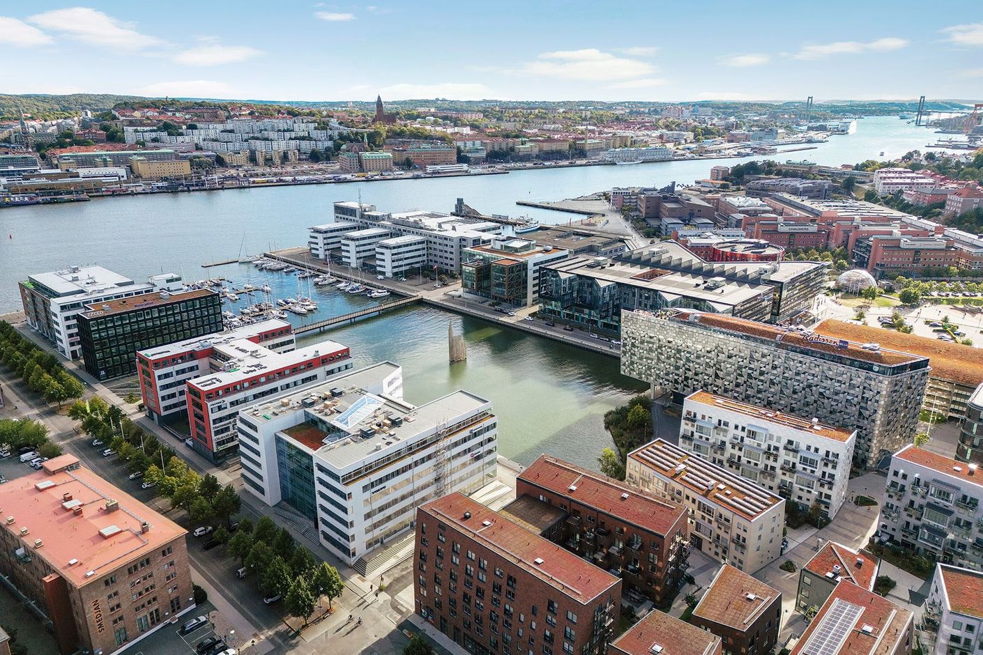 Områdesbild Lindholmen och Göteborg City - Ta färjan smidigt över