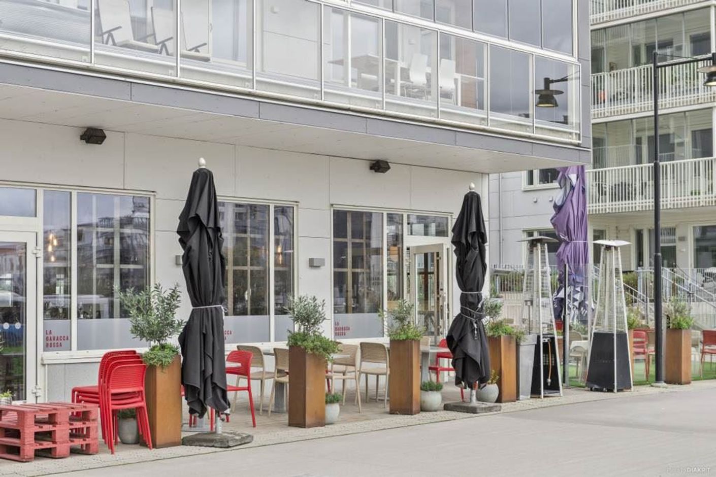 Trevlig restaurang i grannhuset