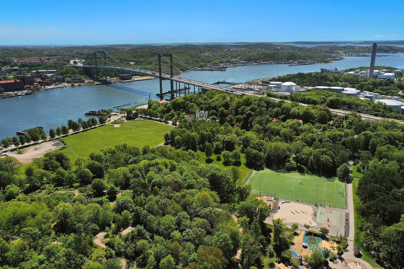 Färjenäsparken alldeles intill