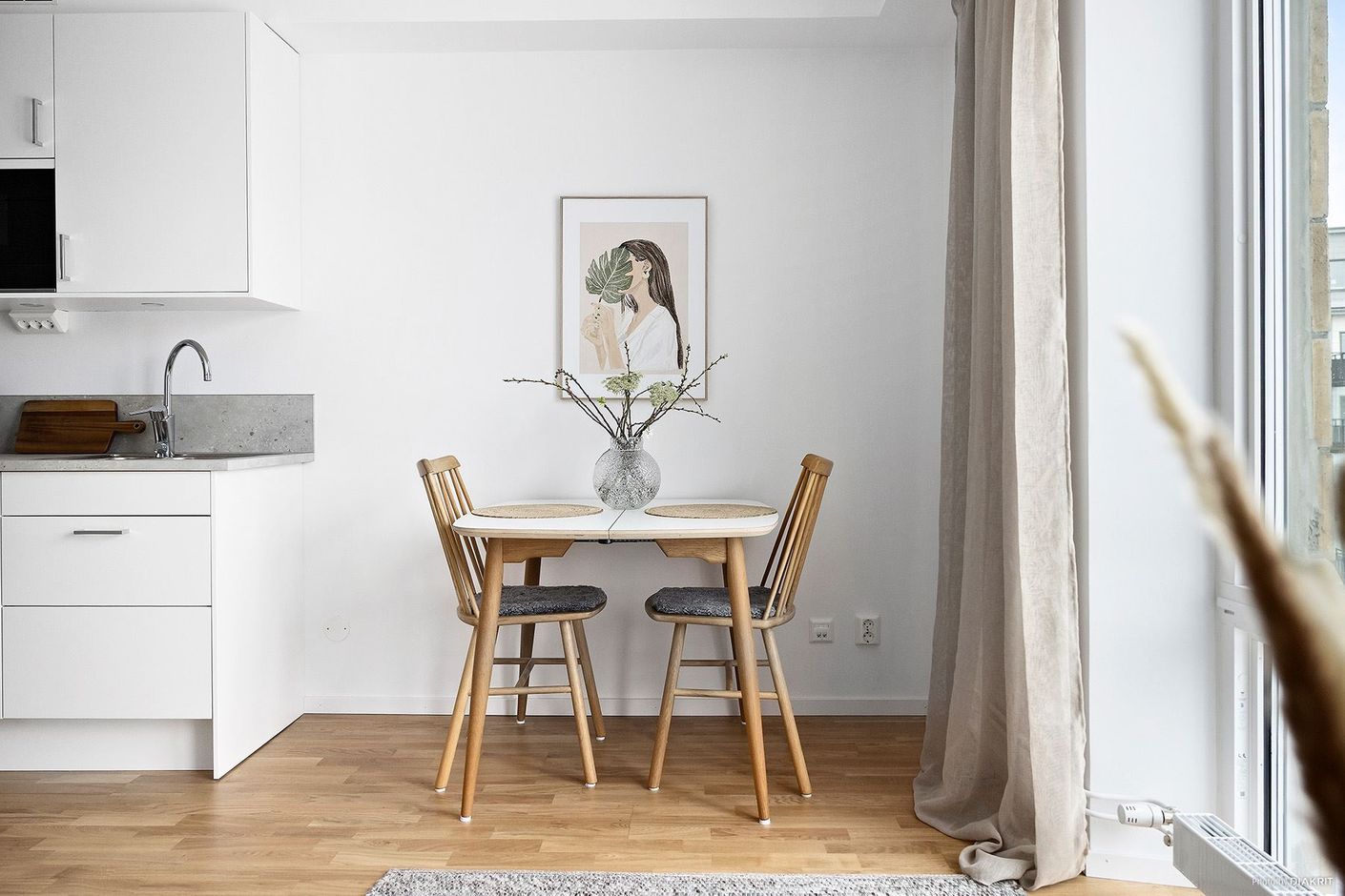Plats för matbord intill köket