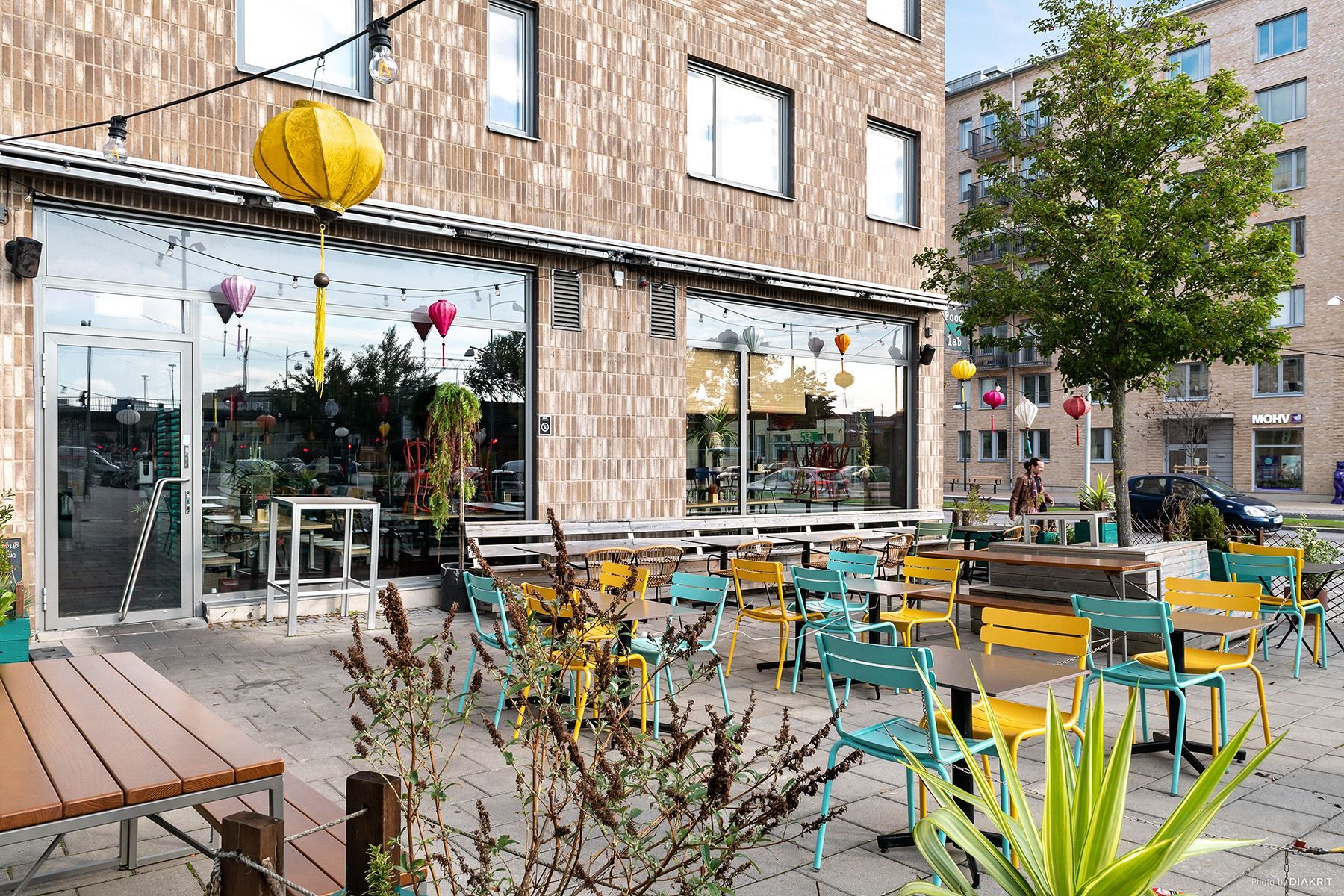 Food Lab by Tildas är en annan populär restaurang i området