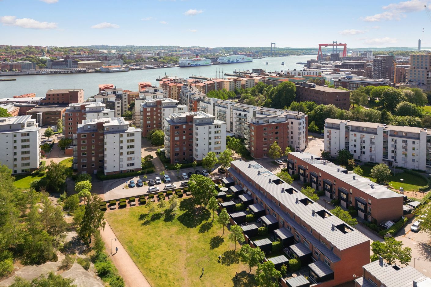 Norra Skeppspromenaden ligger klockrent placerat med parken och Sörhallsberget som granne
