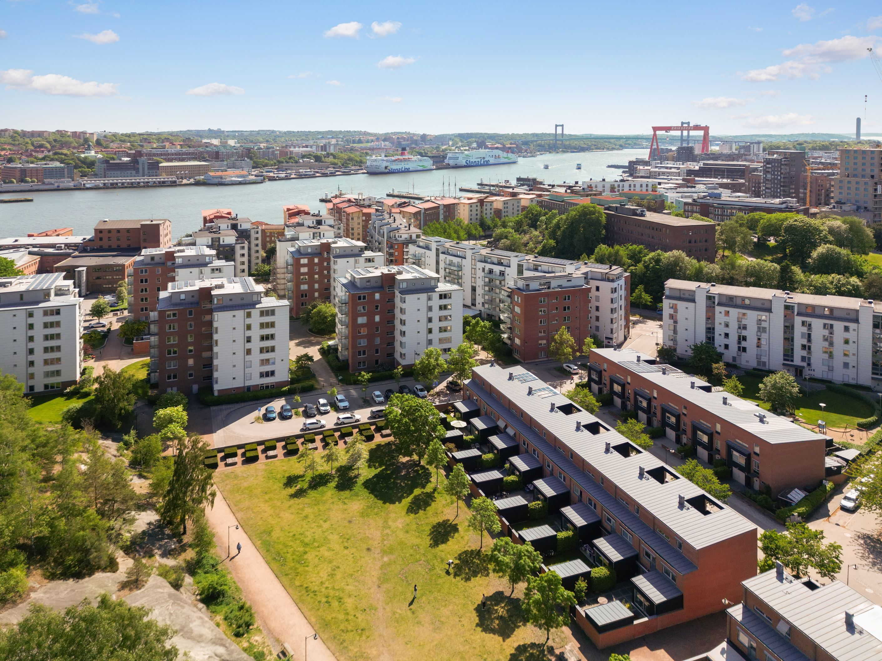 Norra Skeppspromenaden ligger klockrent placerat med parken och Sörhallsberget som granne