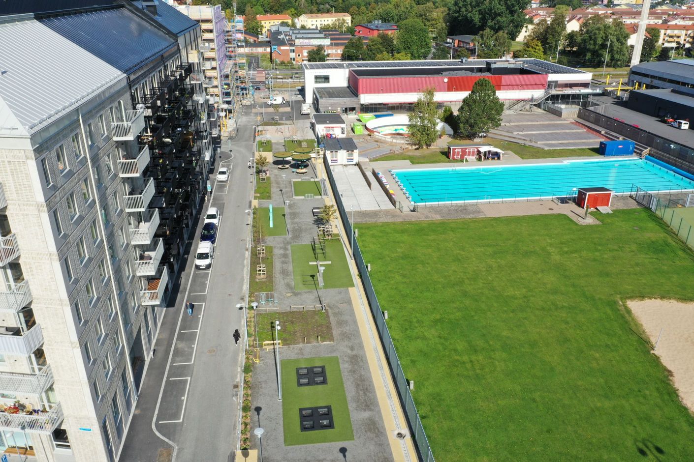 Lundbybadet med utomhuspool intill lägenheten