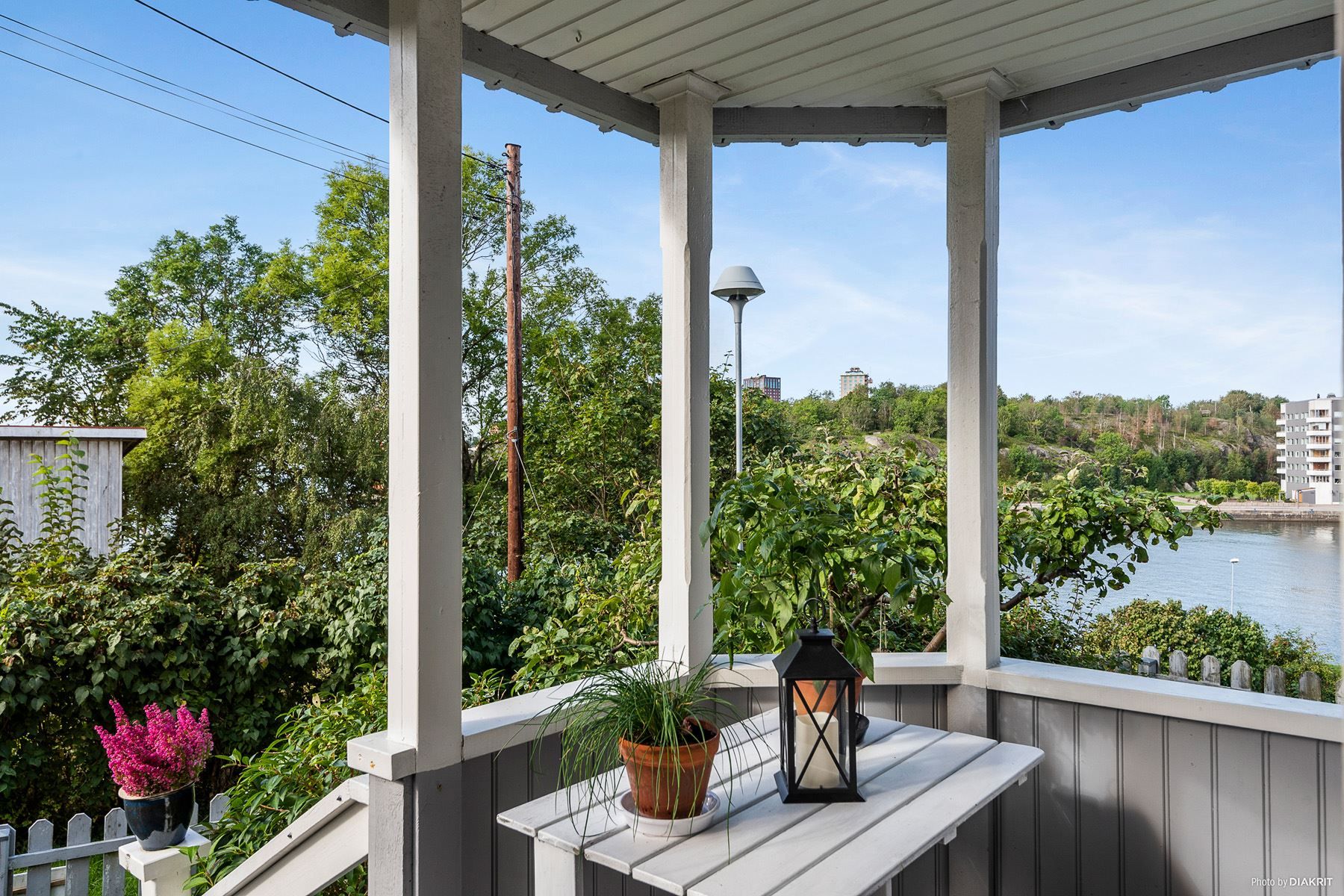 Välkomnande entré med sittplats