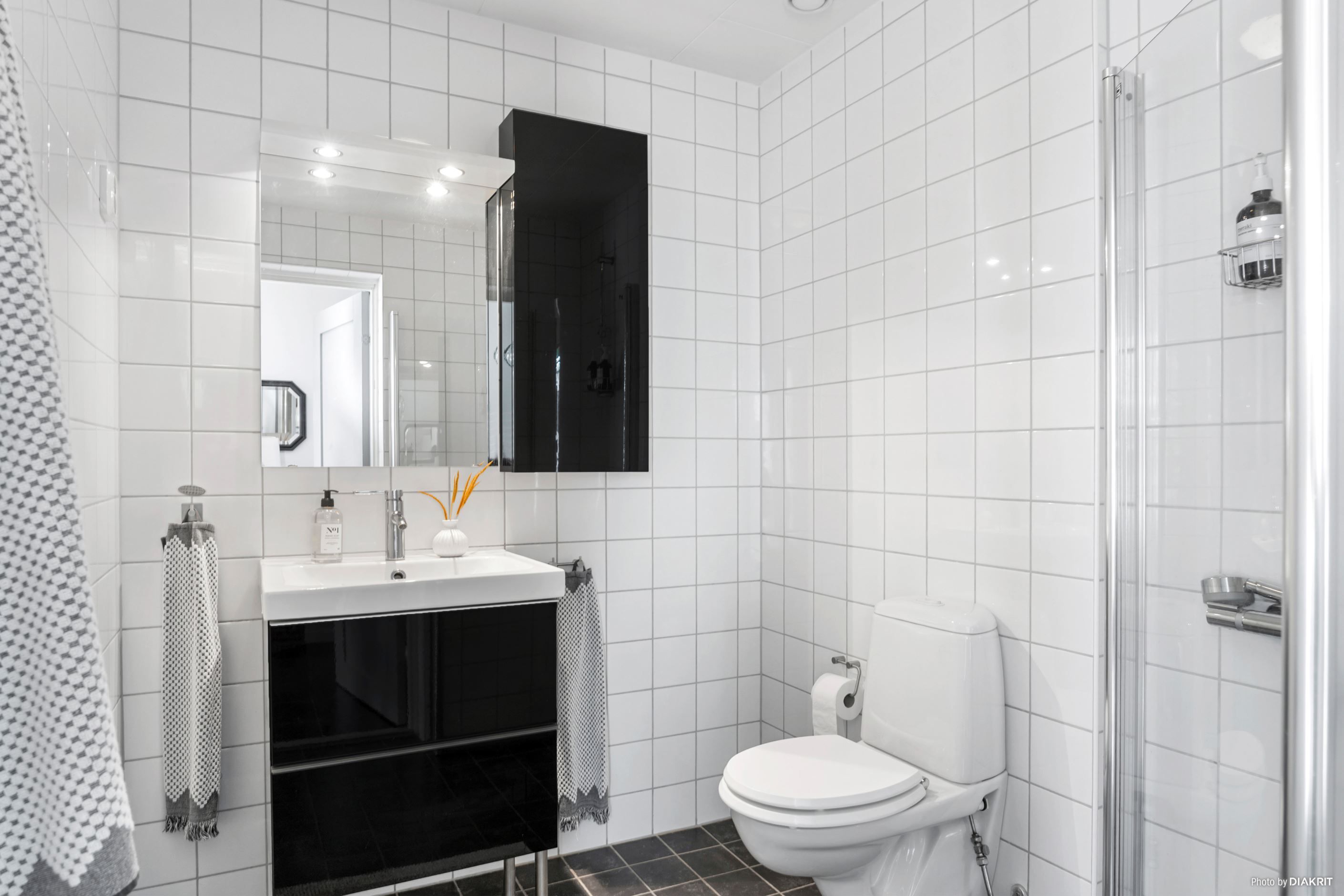 Helkaklad badrum på entréplan