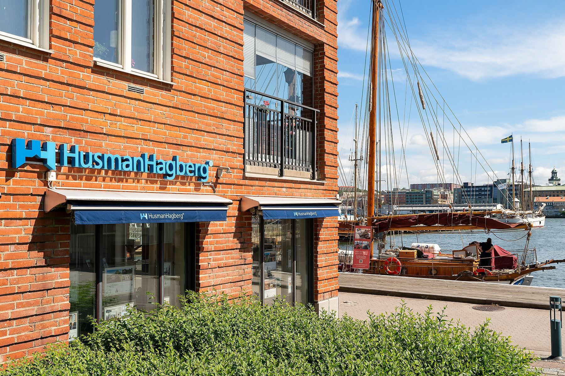 Välkomna in på kontoret
