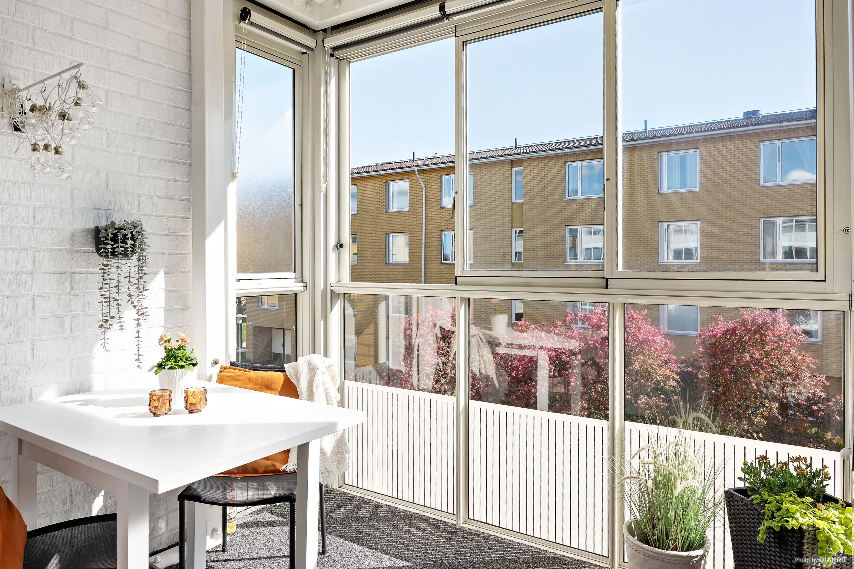 Soldränkt söderbalkong på Brunnehagen 45!