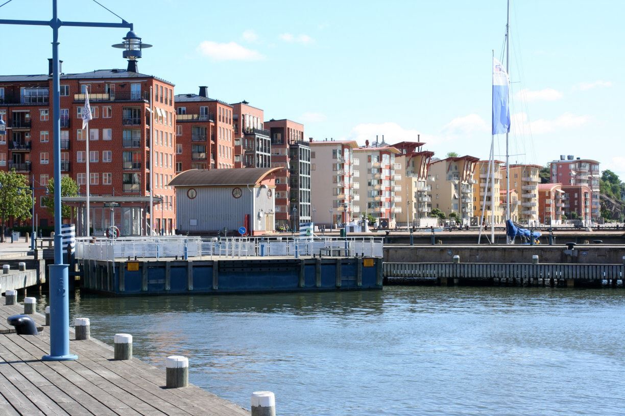 Mysigt promenadstråk längs kajen