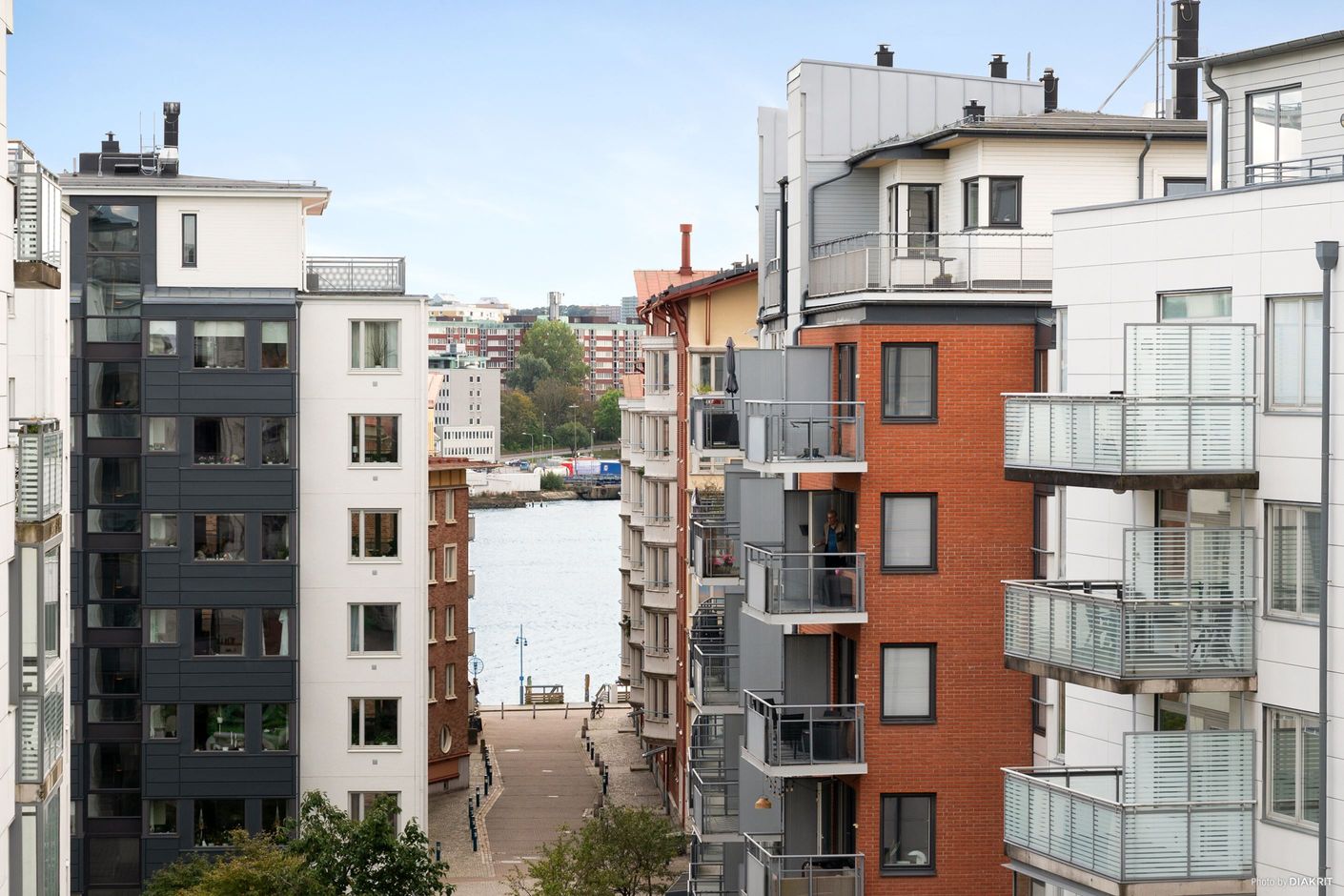 Älvglimt ner mellan husen! Ser bättre ut på plats!