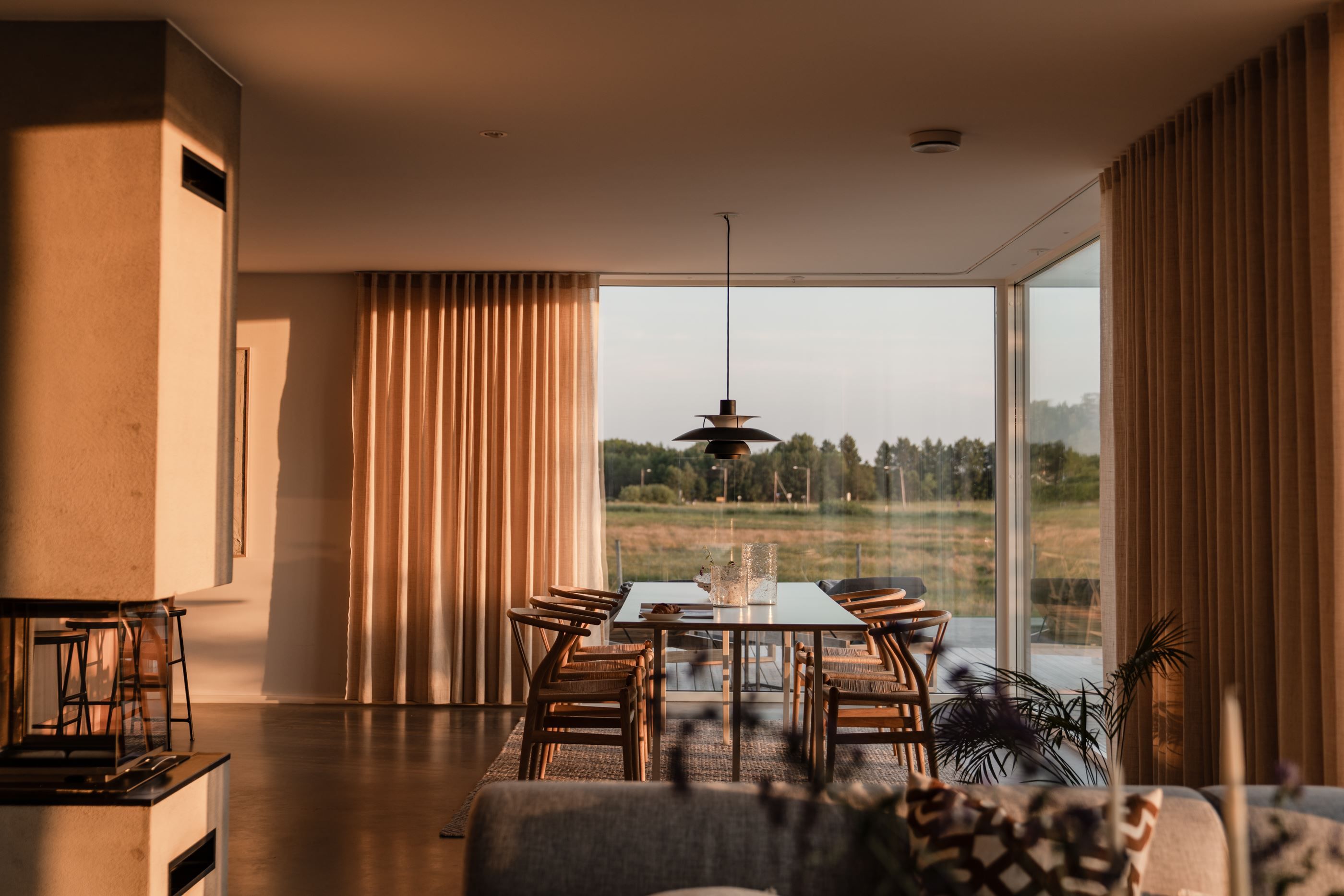 Köksdelen har plats för ett stort matbord för hela familjen med gäster