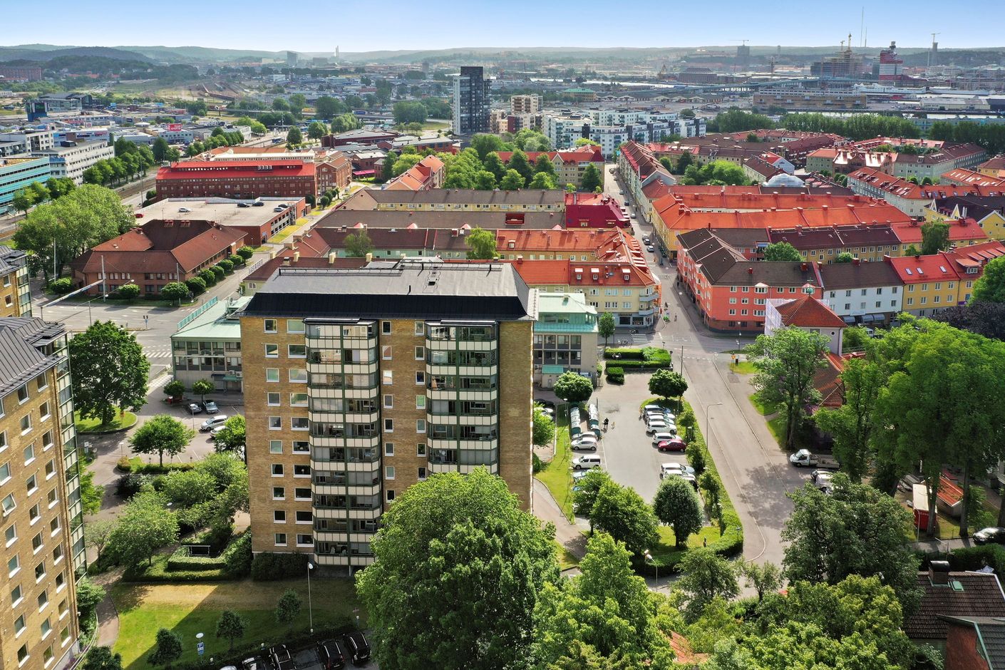 Husen ligger otroligt centralt med närhet till allt
