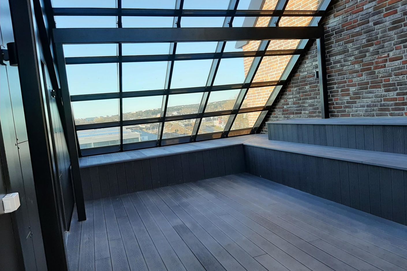 med tillhörande orangeri