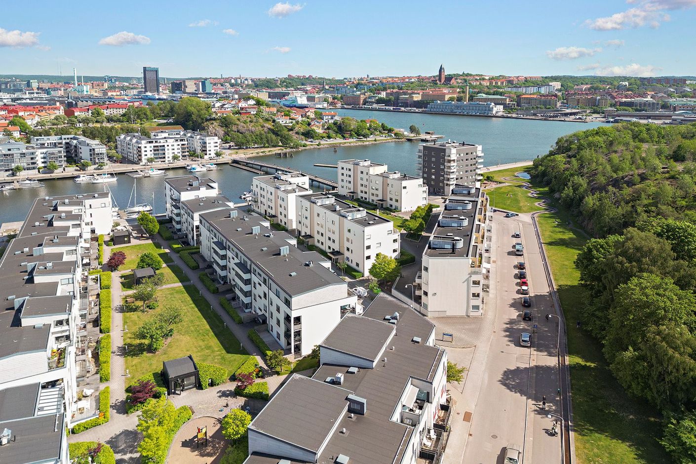 Gatan ner så når du småbåtshamnen