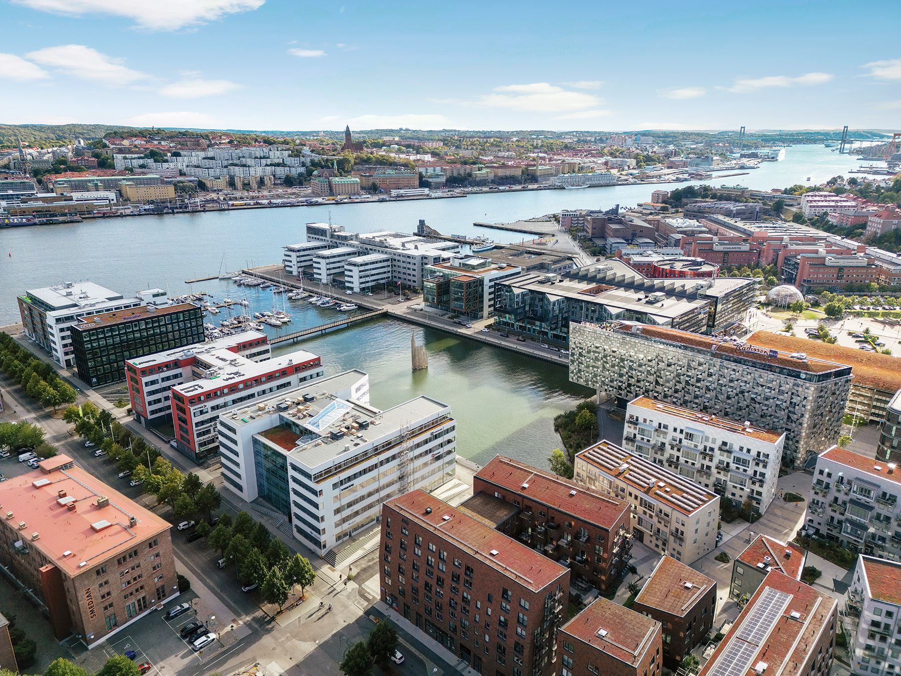 Områdesbild Lindholmen och Göteborg City - Ta färjan smidigt över