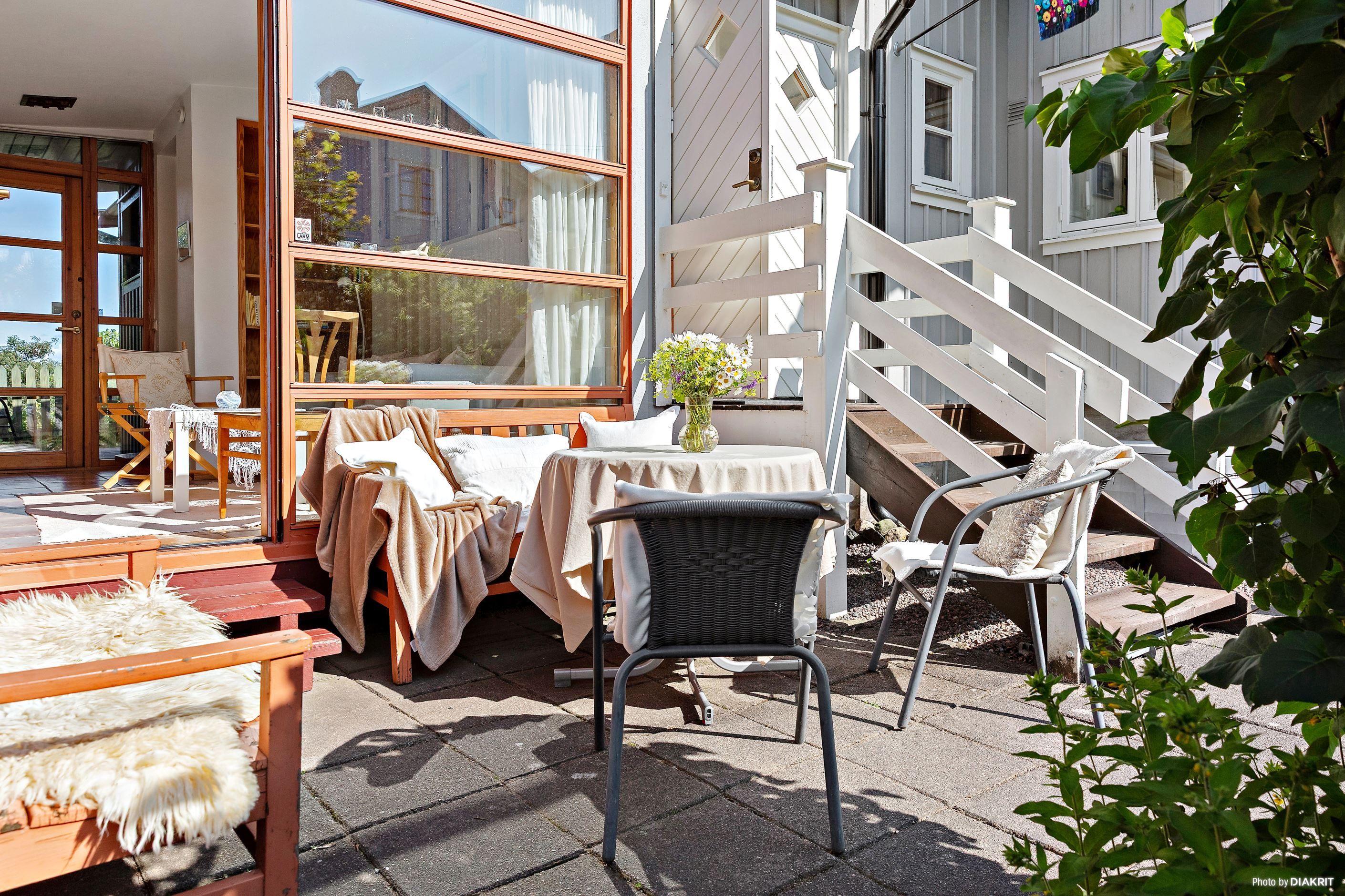 En av flera härliga sittplatser i solen