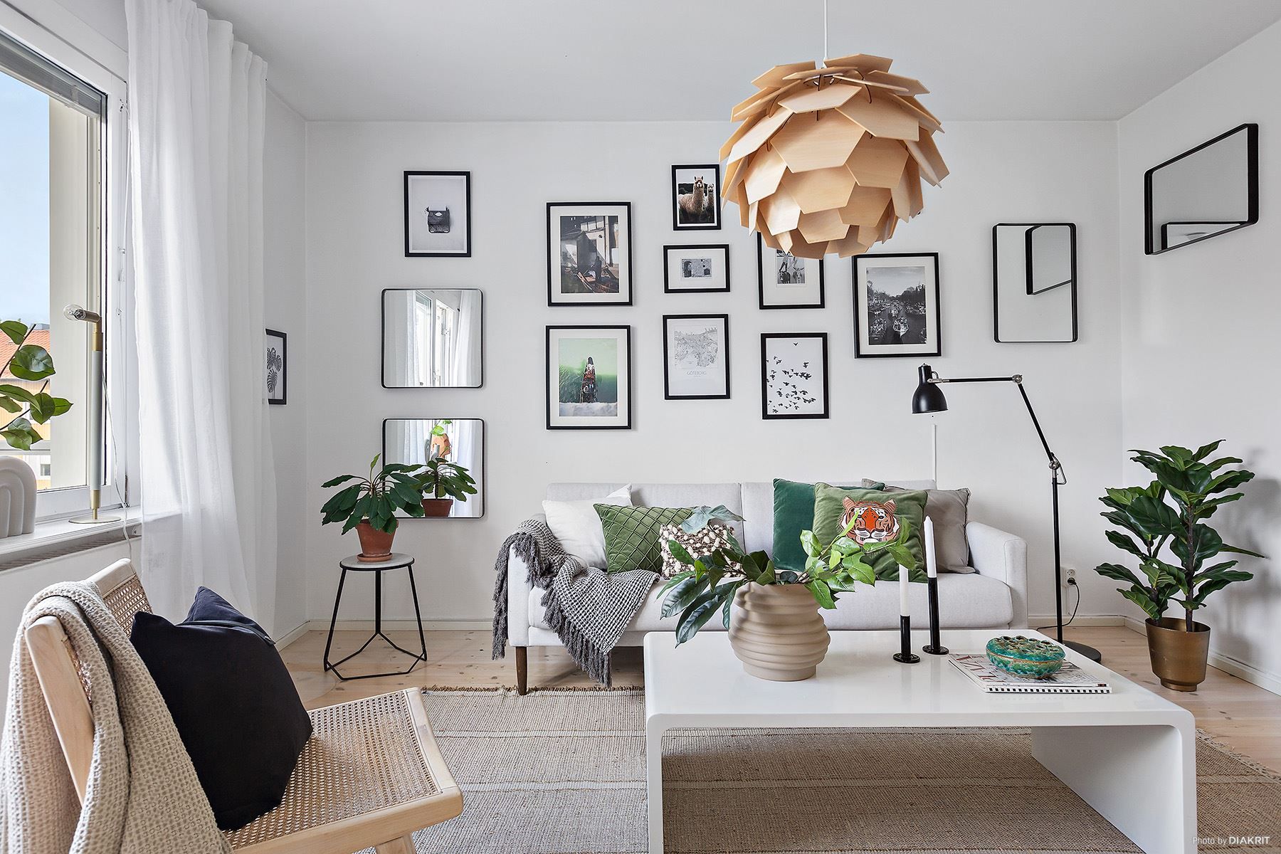 Välkommen till denna charmiga tvåa!