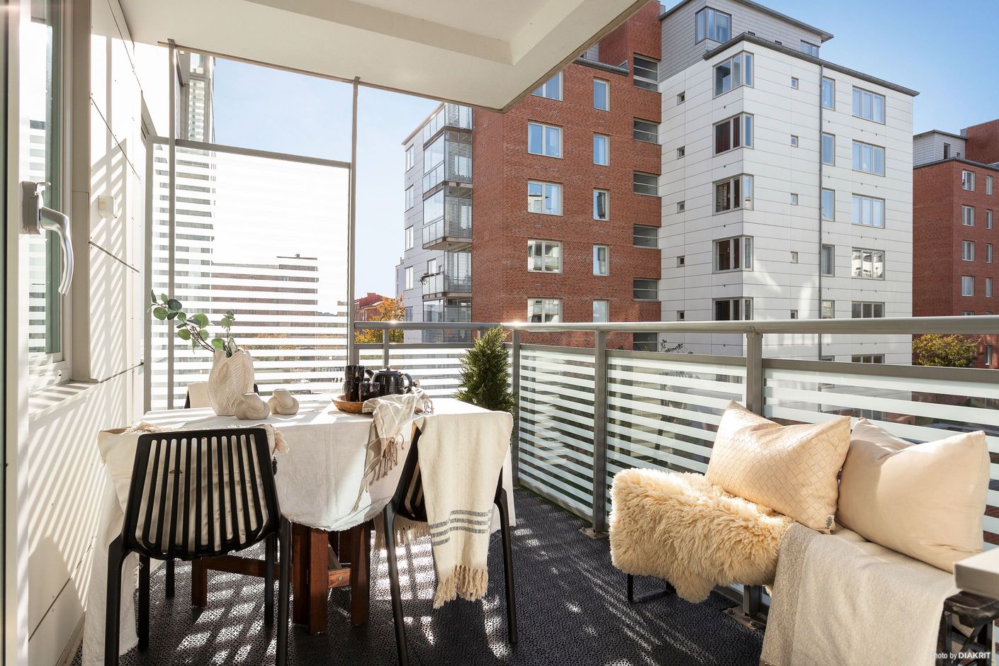 Sydvästläge! Går att glasa in!