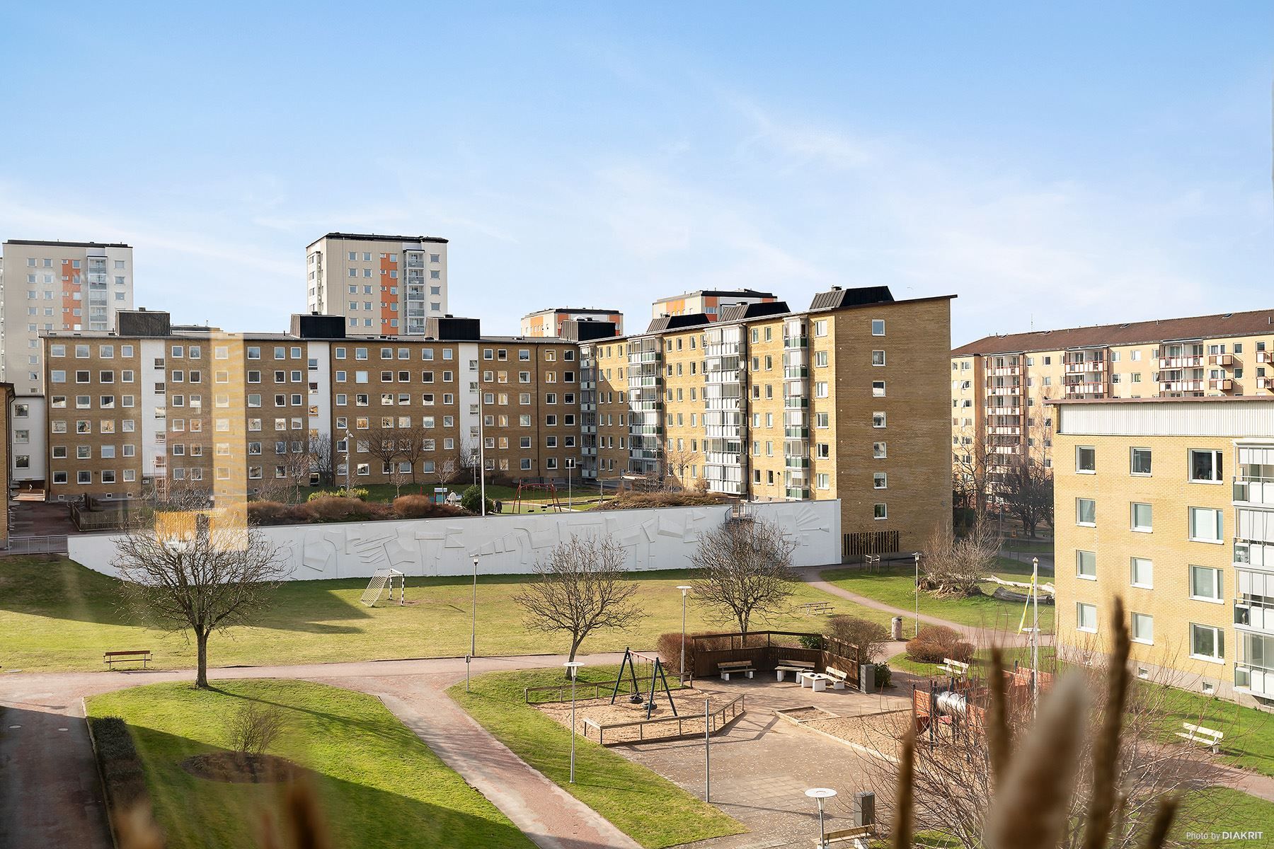Vy från sovrummet mot innergården