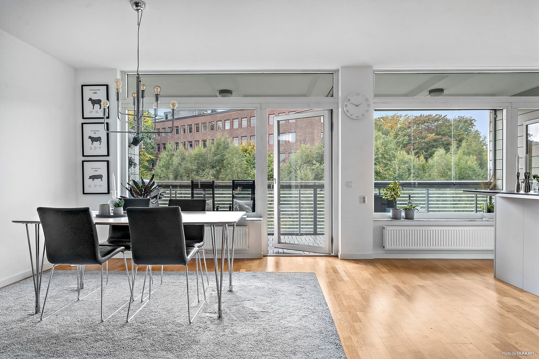 Stora fönsterpartier