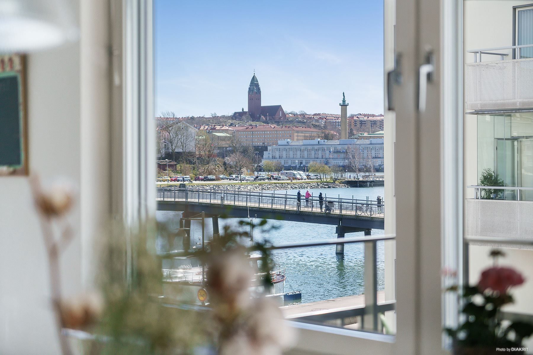 Utsikten är från alla rum frånsett badrummet