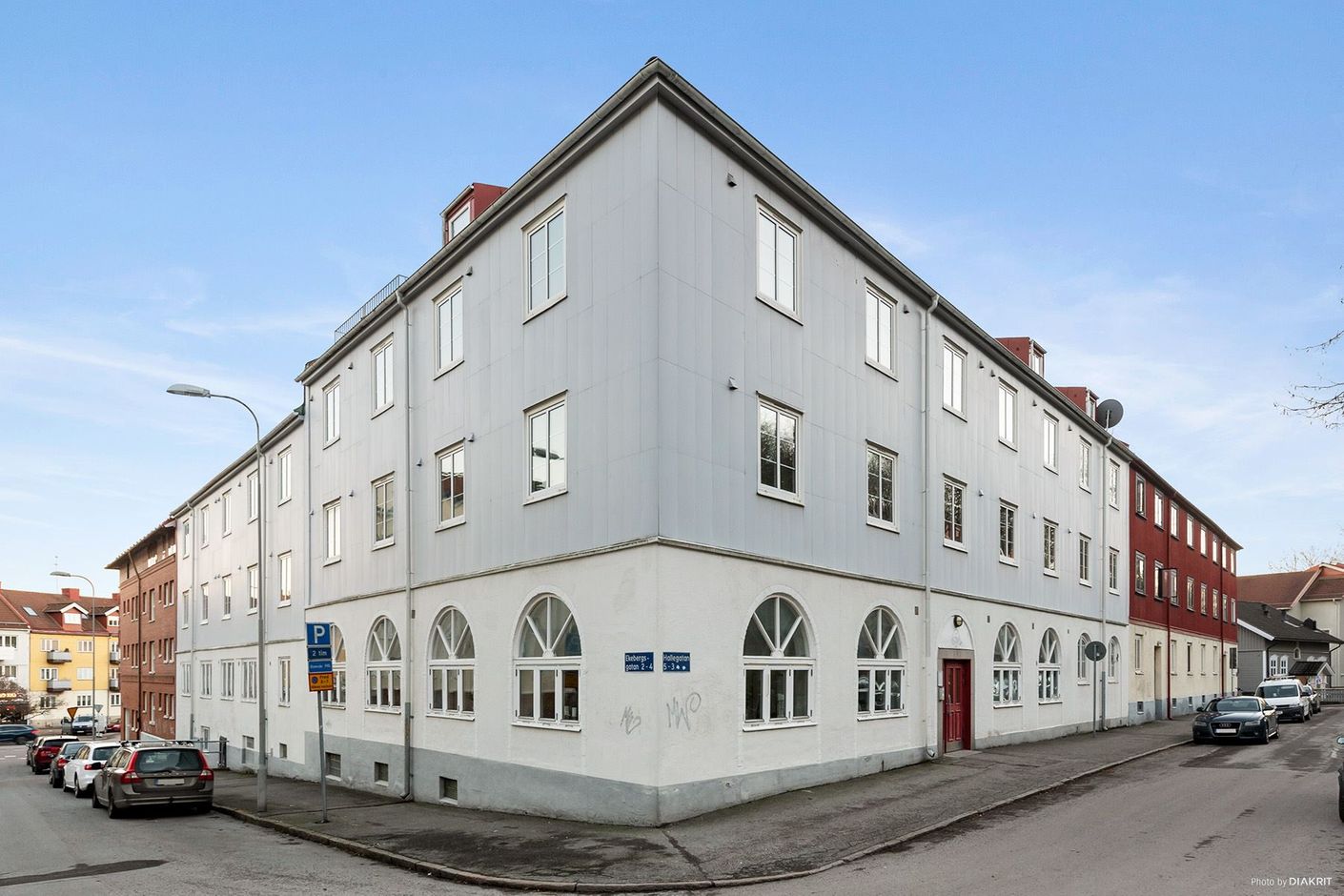 Charmigt landshövdingehus med gemensam takterass