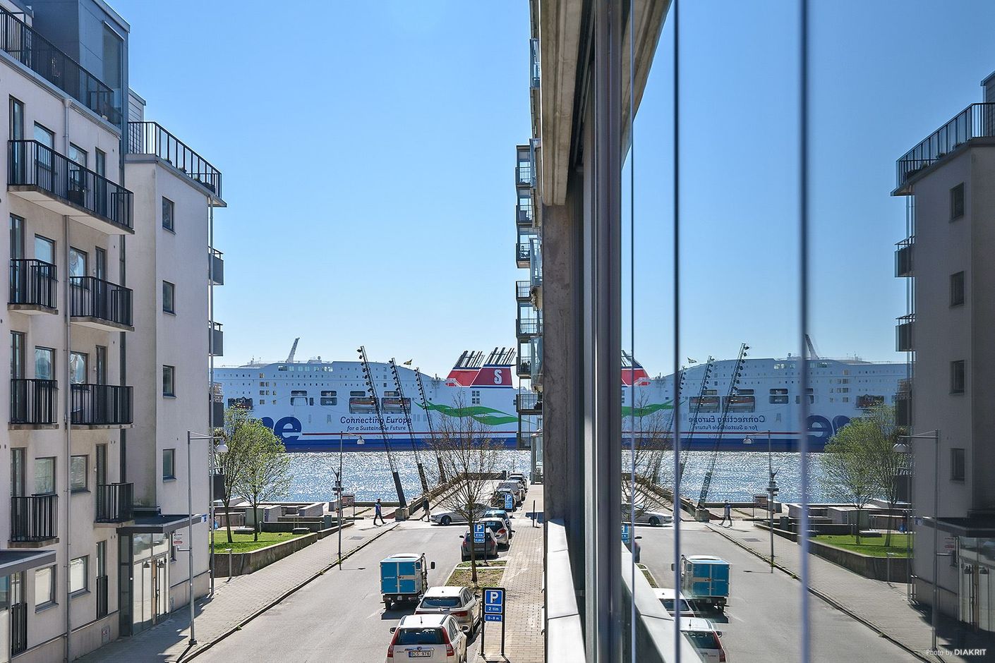 Älvutsikt från den inglasade balkongen till denna välplanerade 1,5:a!