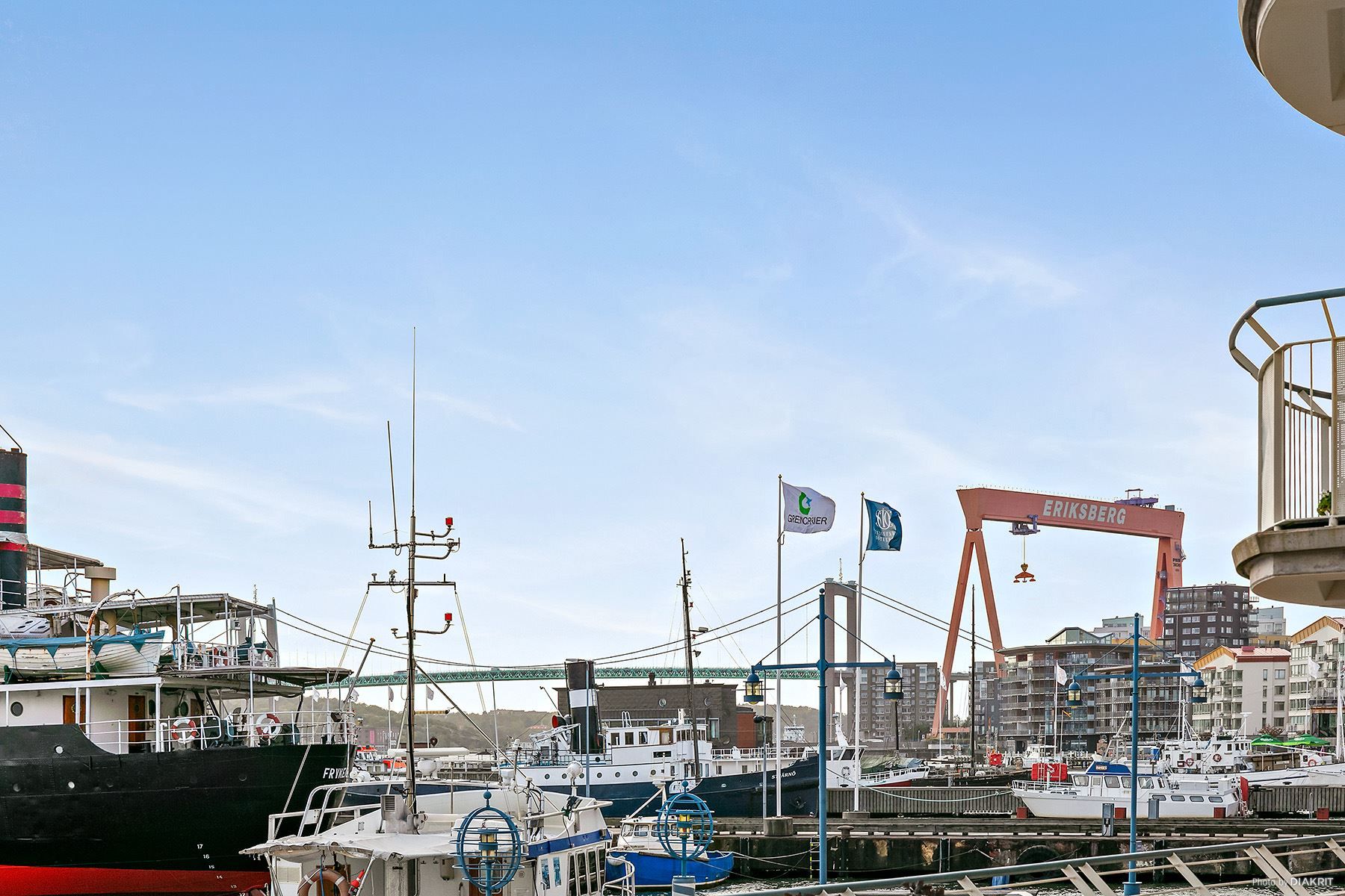Kajpromenaden, älven, Älvsborgsbron, båtlivet, Stena färjor, caféer och restauranger vad mer önskas?