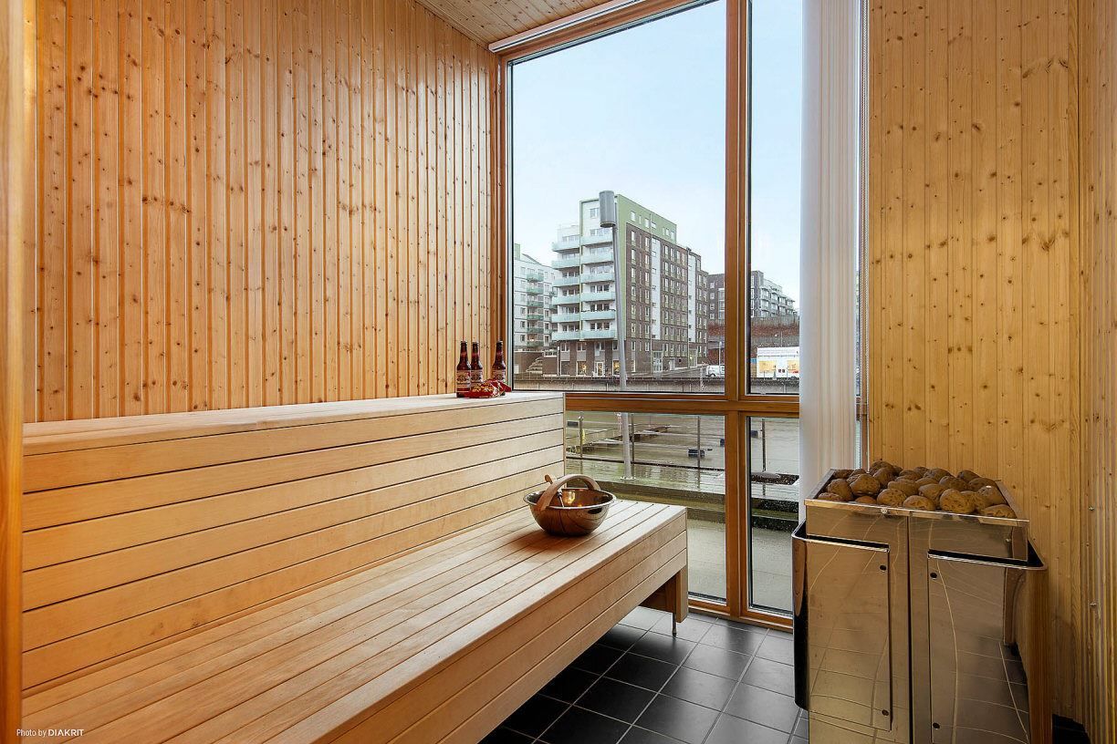 Föreningens bastu med utsikt över Eriksbergdockan!