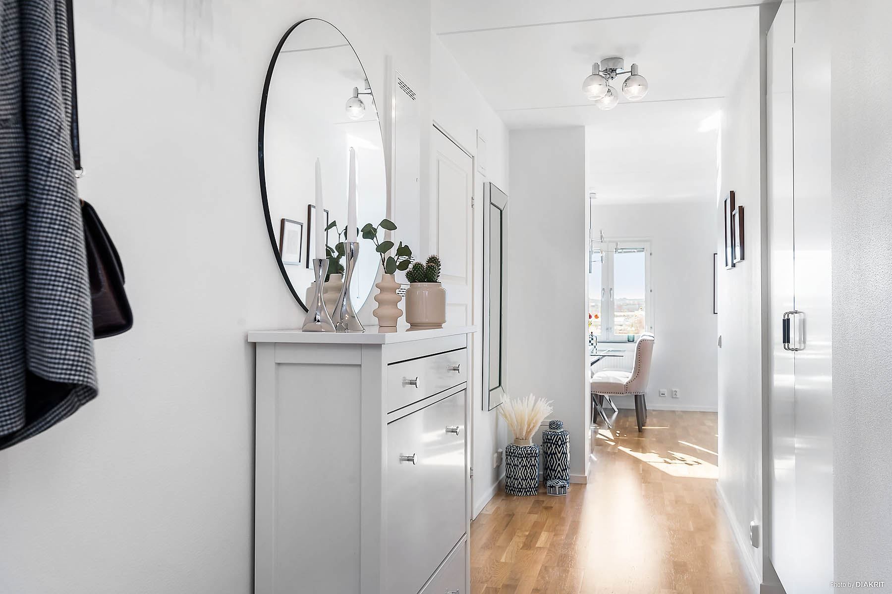 Ljus välkomnande hall