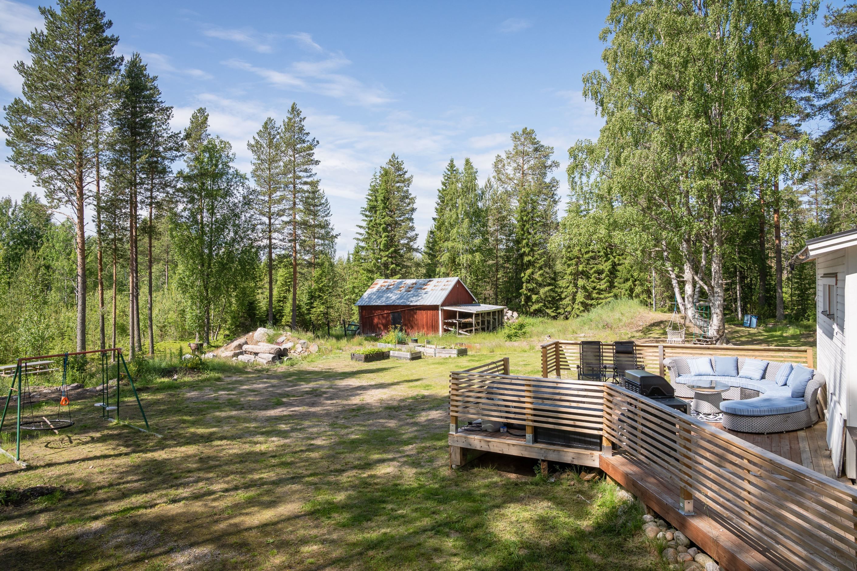 Uteplats och ladugård