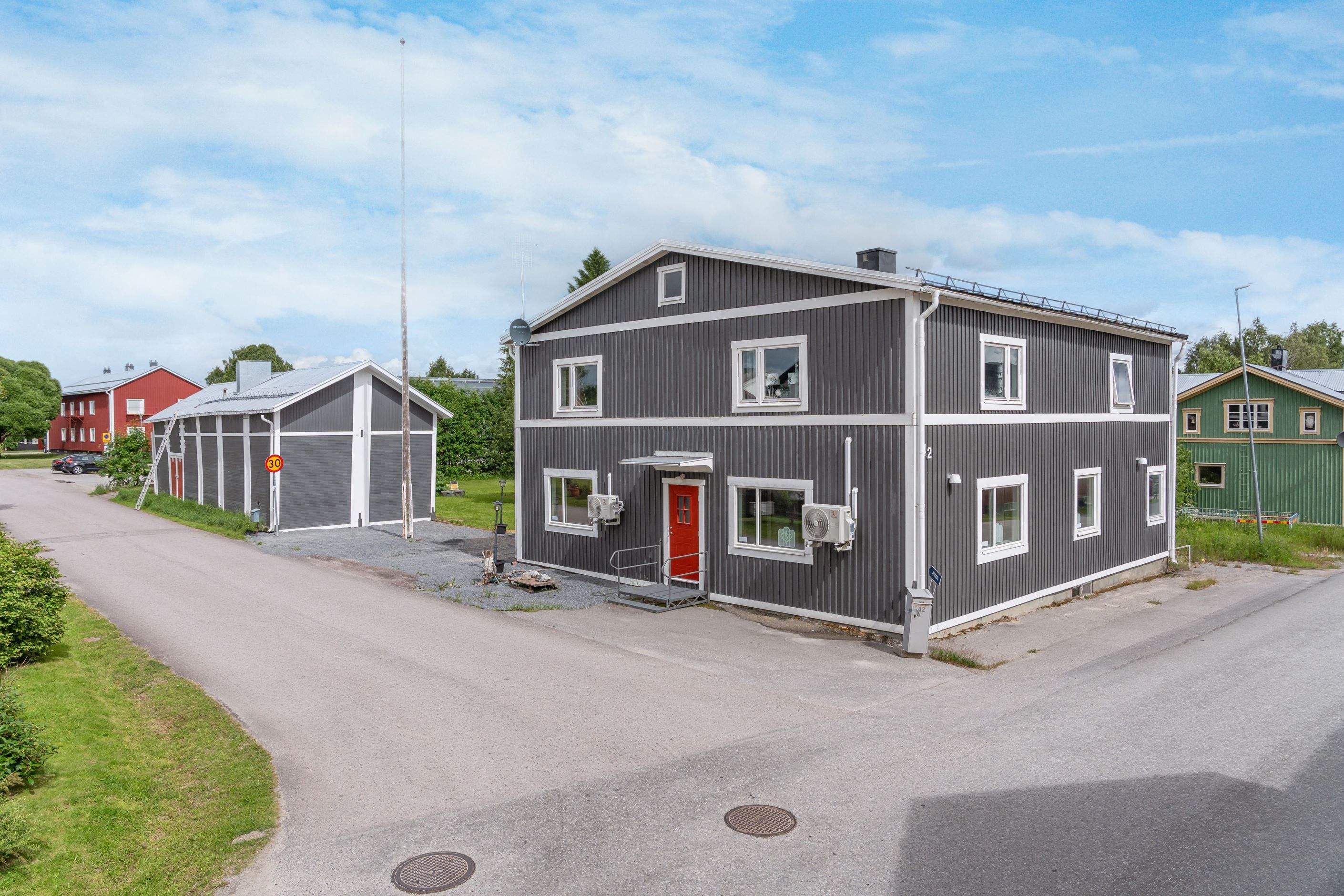 Entré till nedre plan