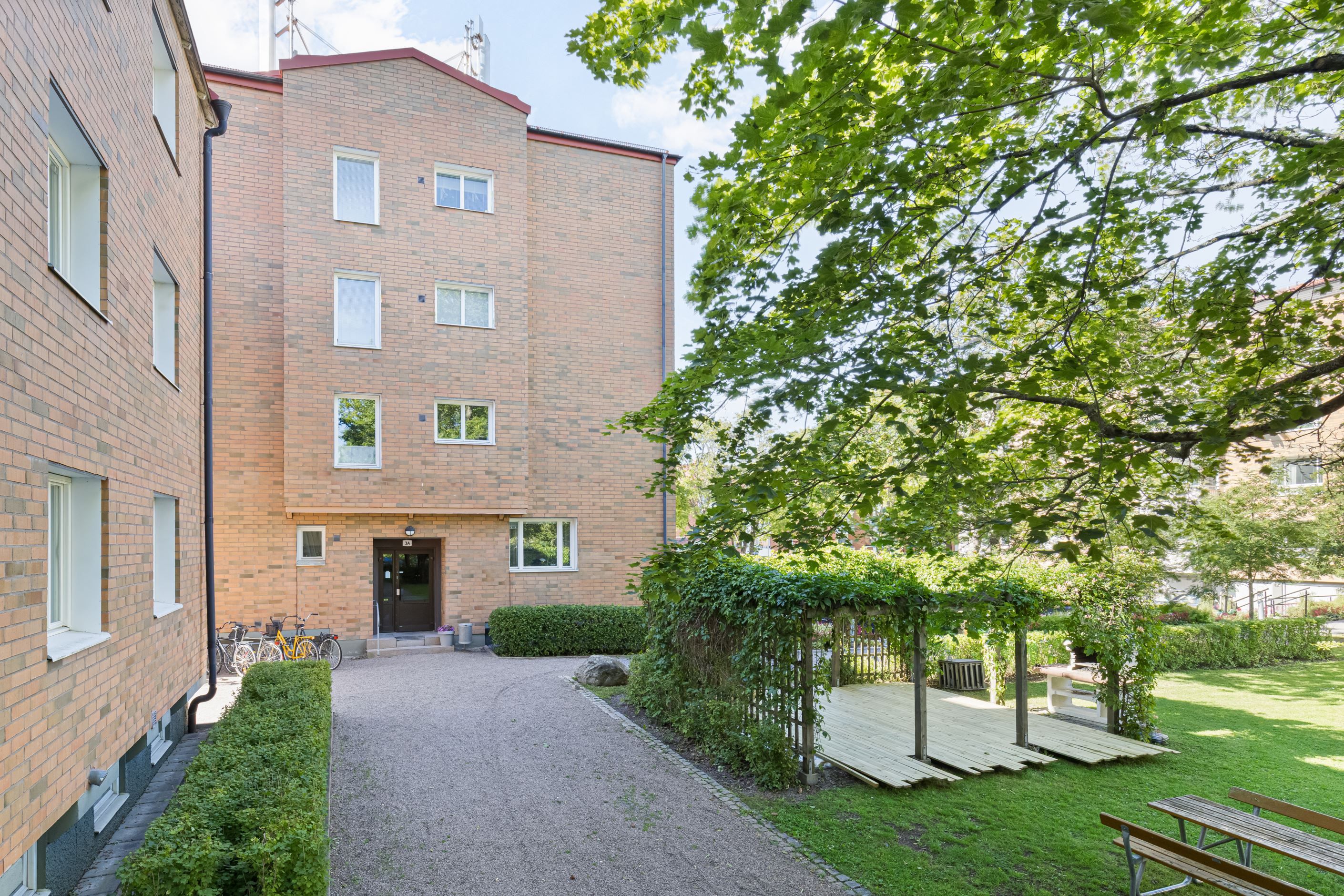 Altanen håller på att renoveras. Beräknas vara färdig under vecka 27.