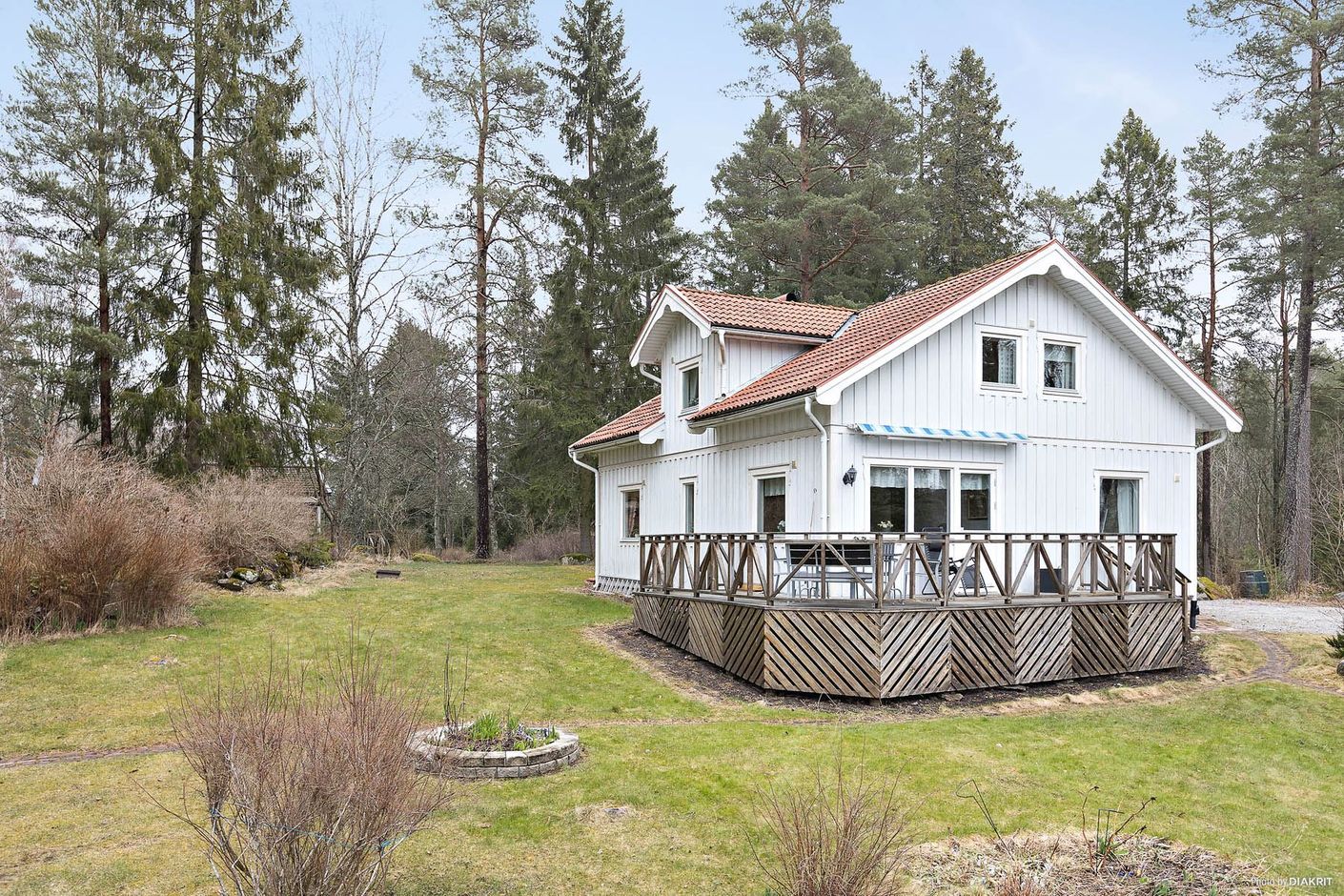 Fasad och trädgård