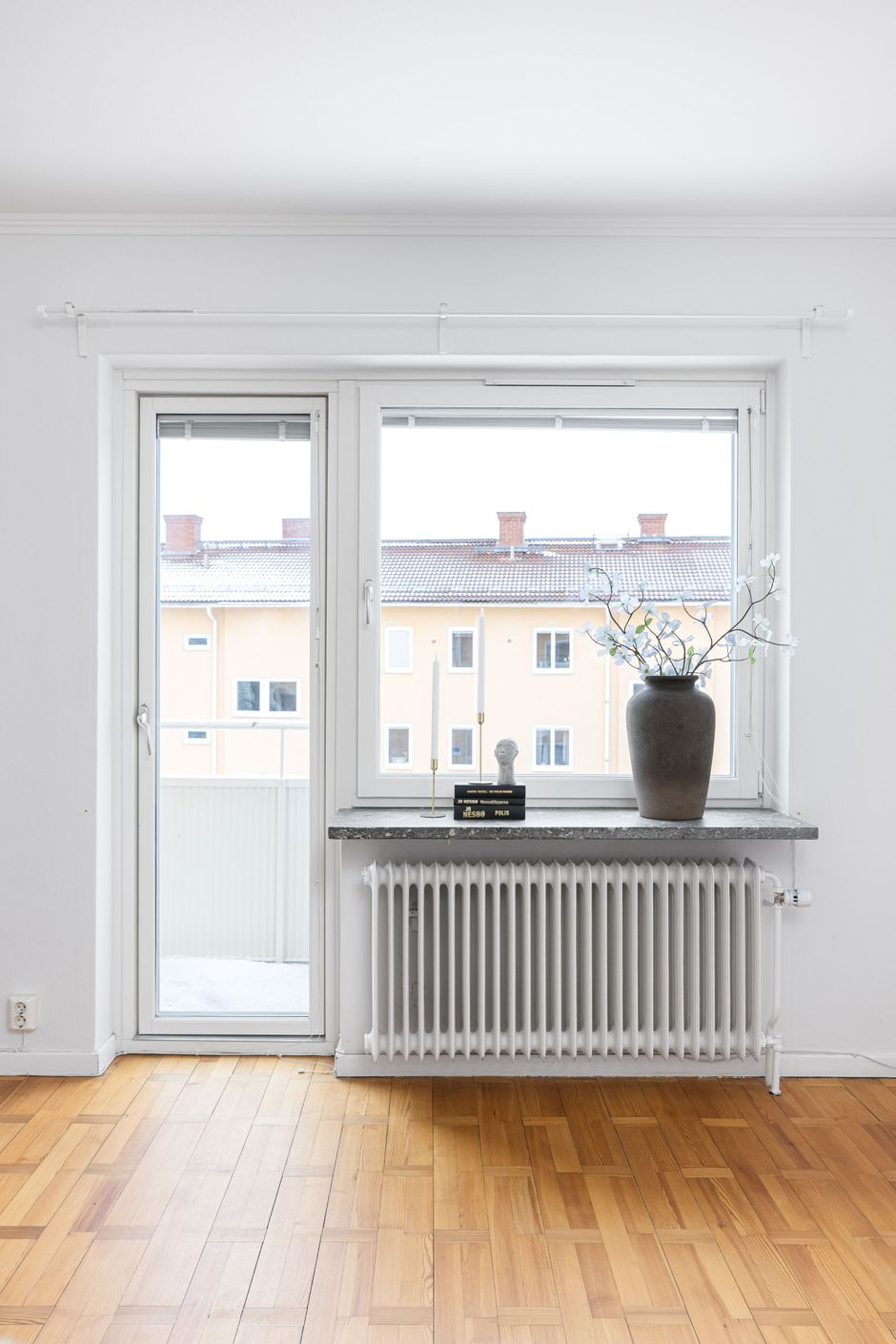 Vardagsrum med balkong