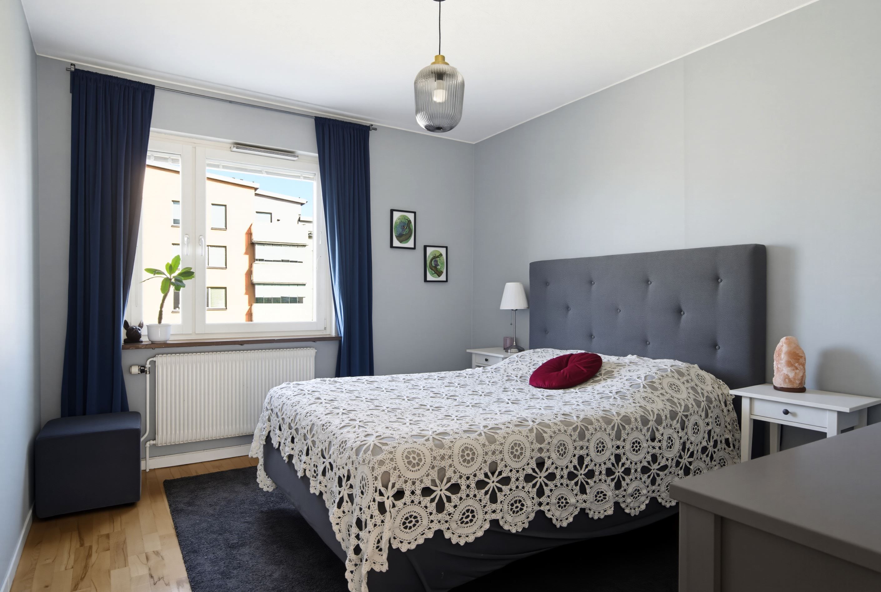 Fönster mot framsidan/gatan