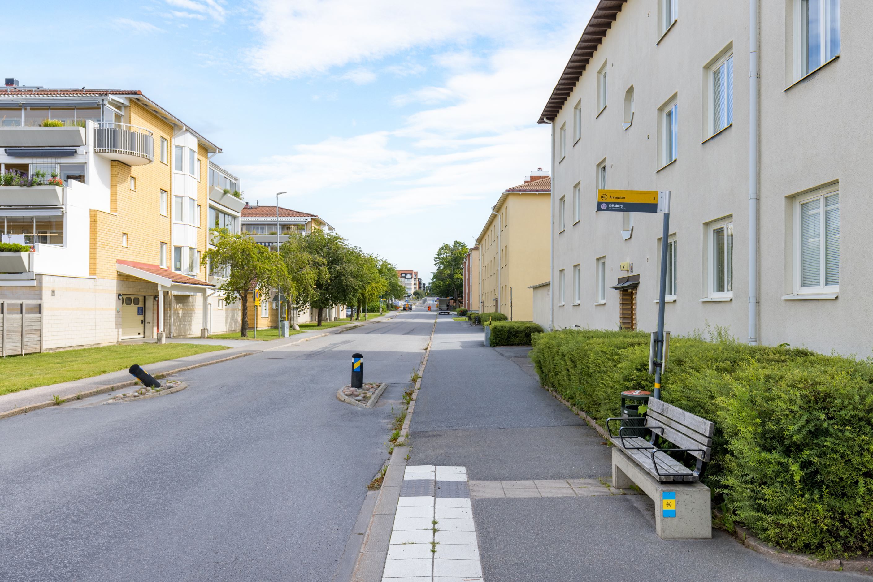 Busshållsplats utanför dörren