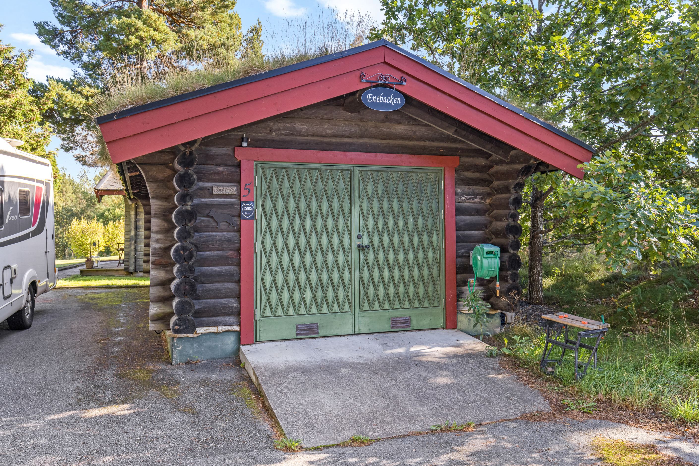 Rejält garage på tomten