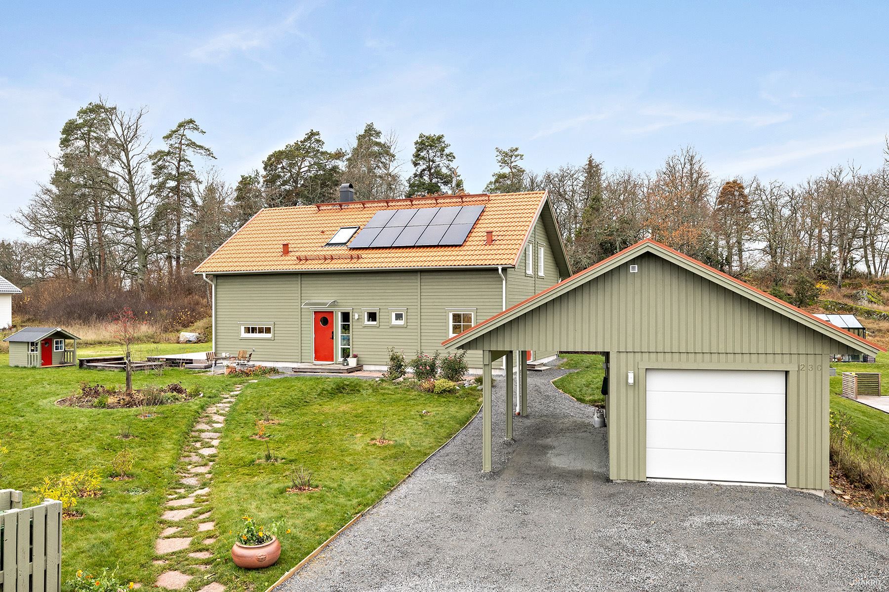 Fasad från entrésidan