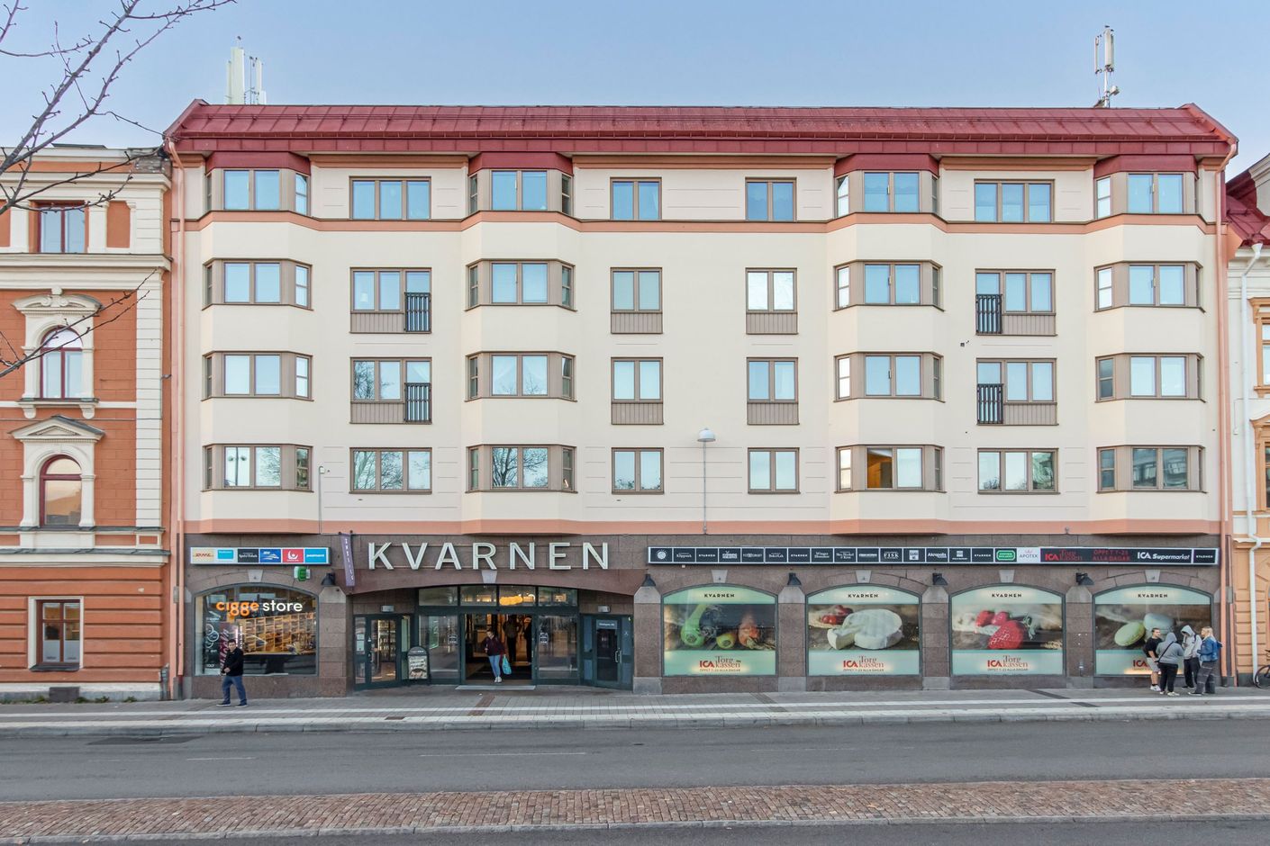 Kvarnens galleria med ICA, restauranger och andra butiker