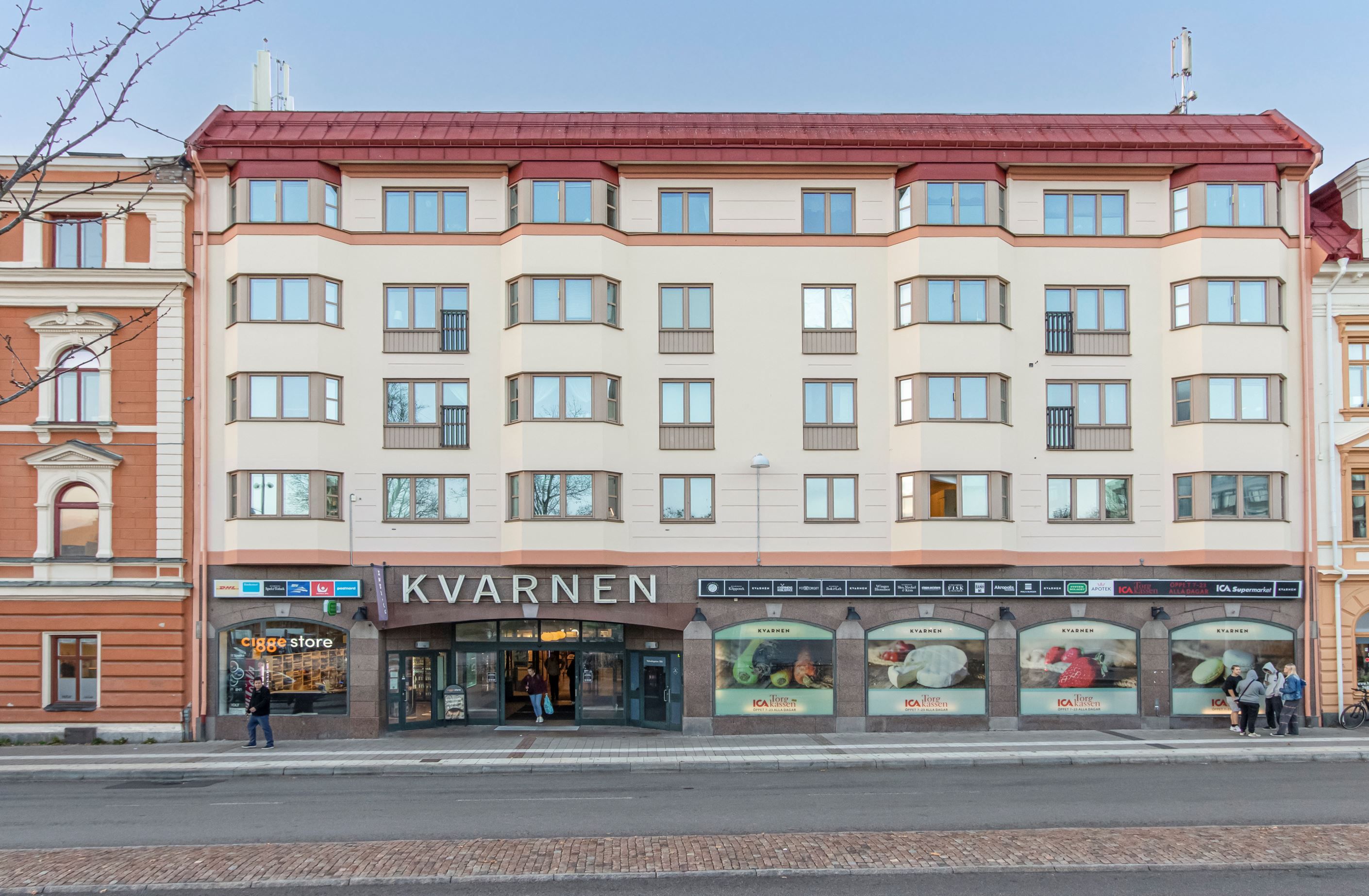 Kvarnens galleria med ICA, restauranger och andra butiker