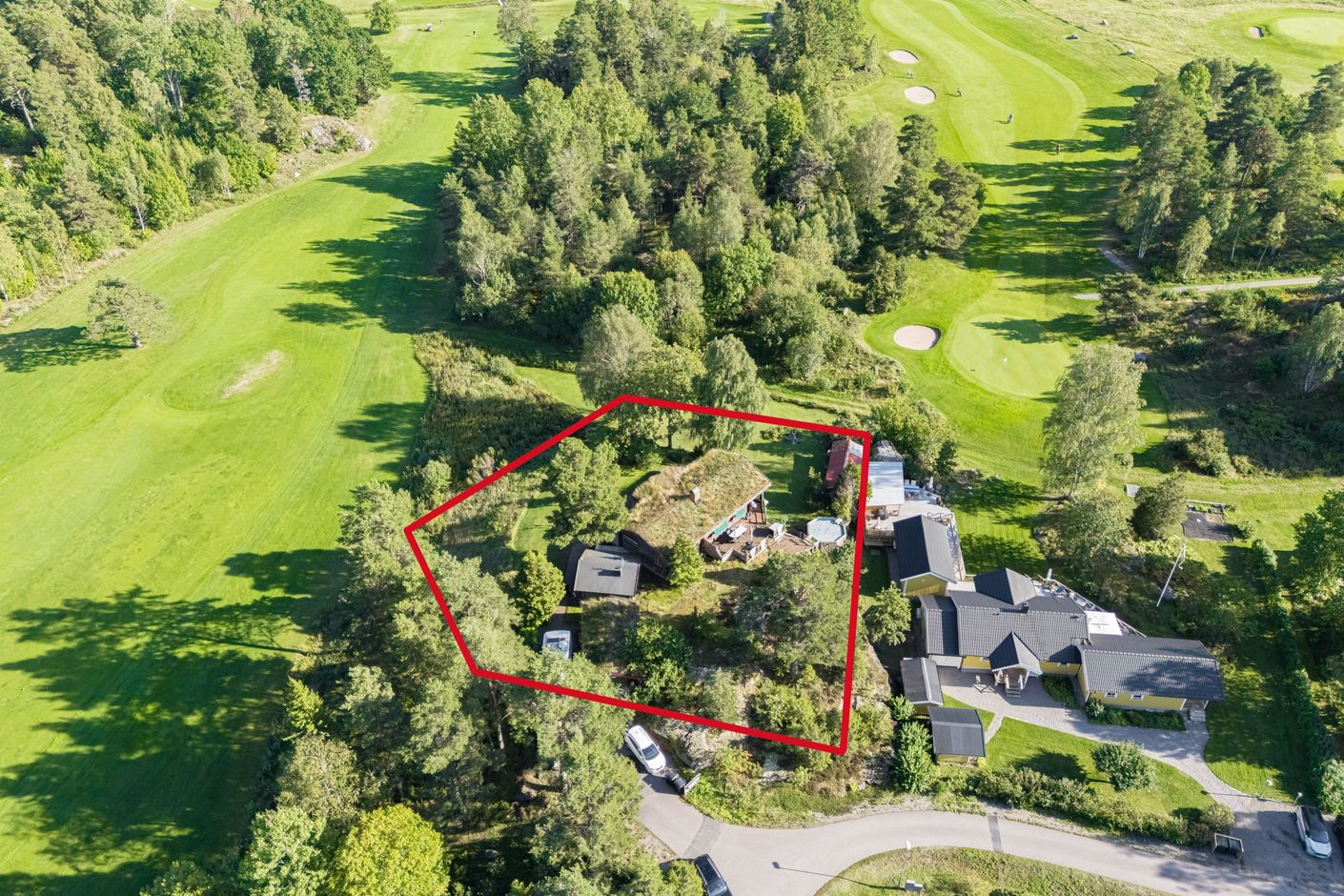 Här bor du "på" golfbanan. Tomtmarkeringen är ungefärlig.