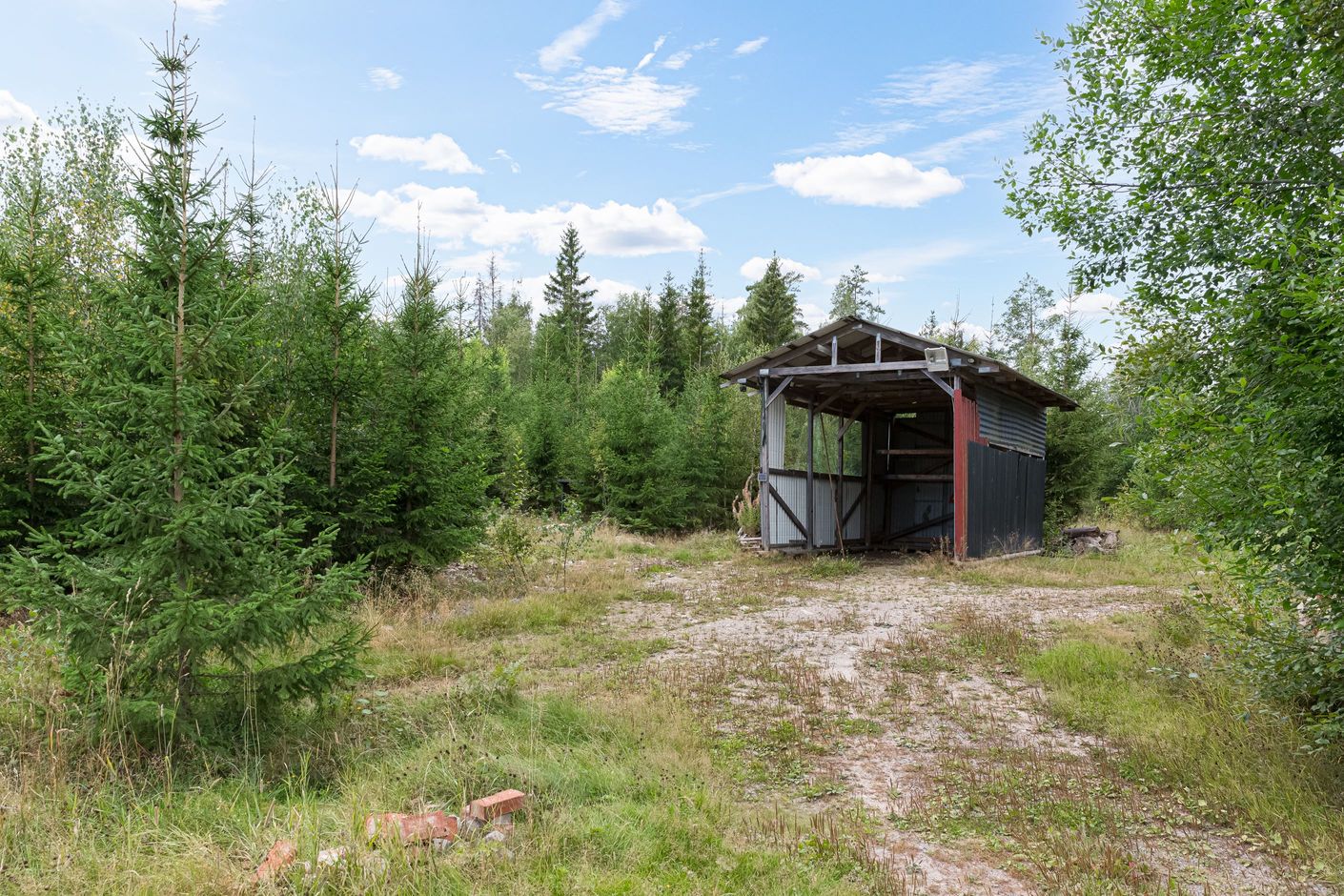 Skjul på tomten som kan rivas