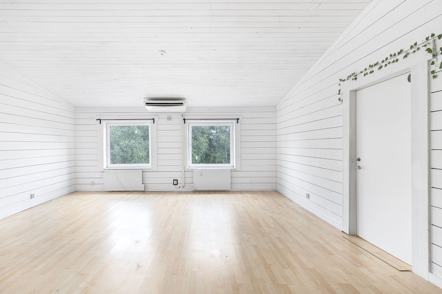 Följande bilder är på högra lägenheten på övre plan