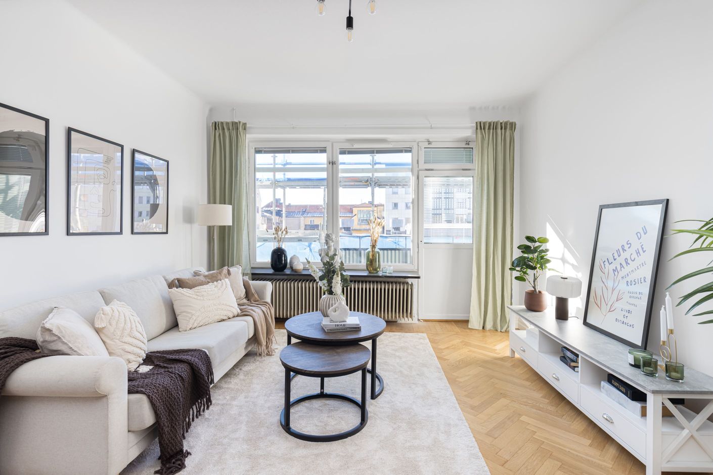 Vardagsrum med balkong (renovering av balkong nu avslutad)