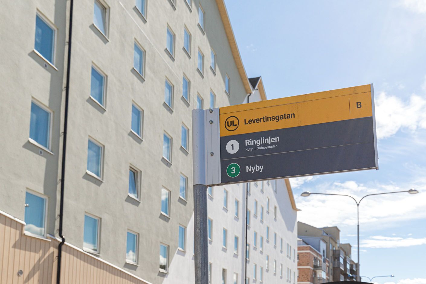 Busshållplats precis utanför