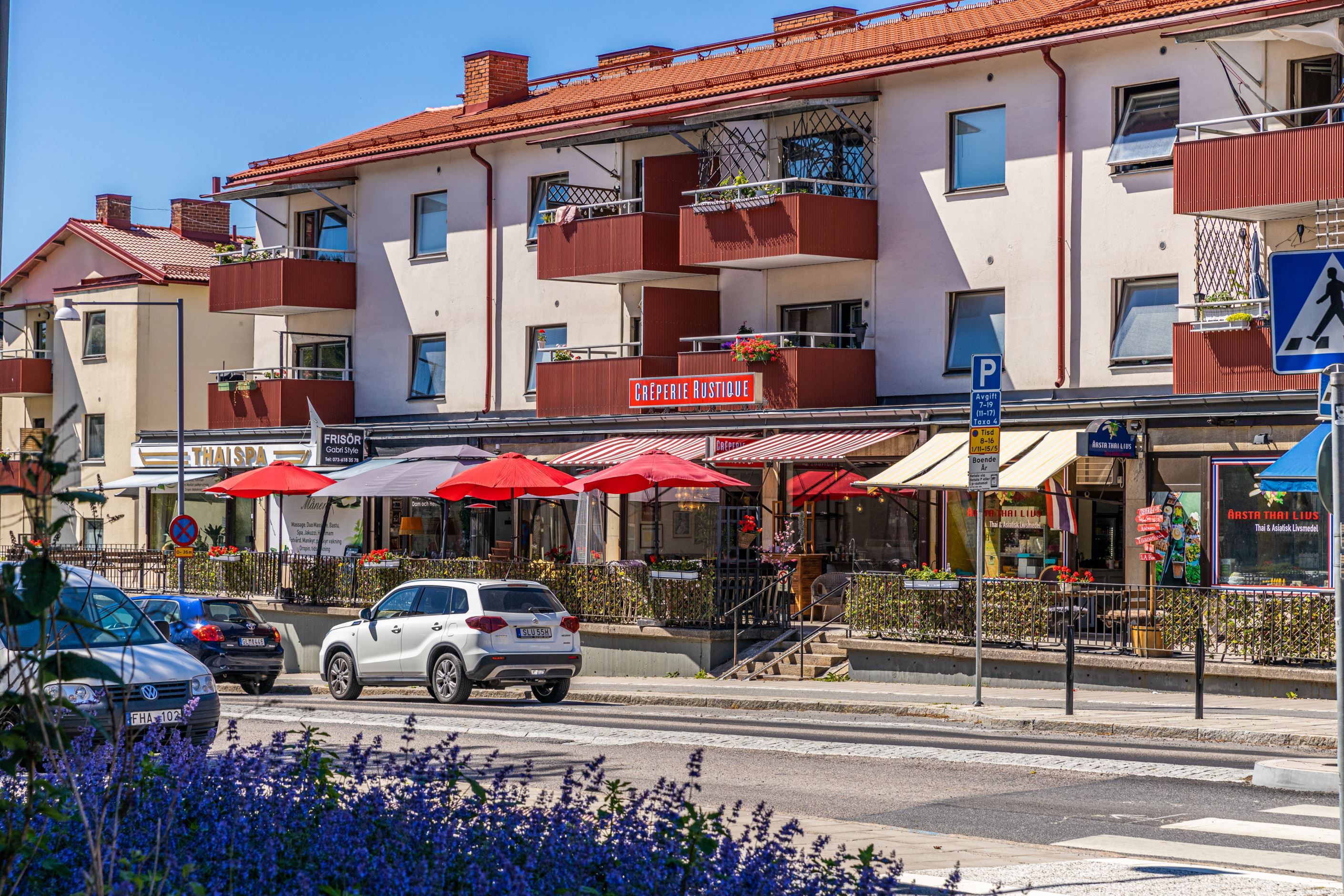 Creperie Rustique och Thai Livs på Hjälmarsvägen