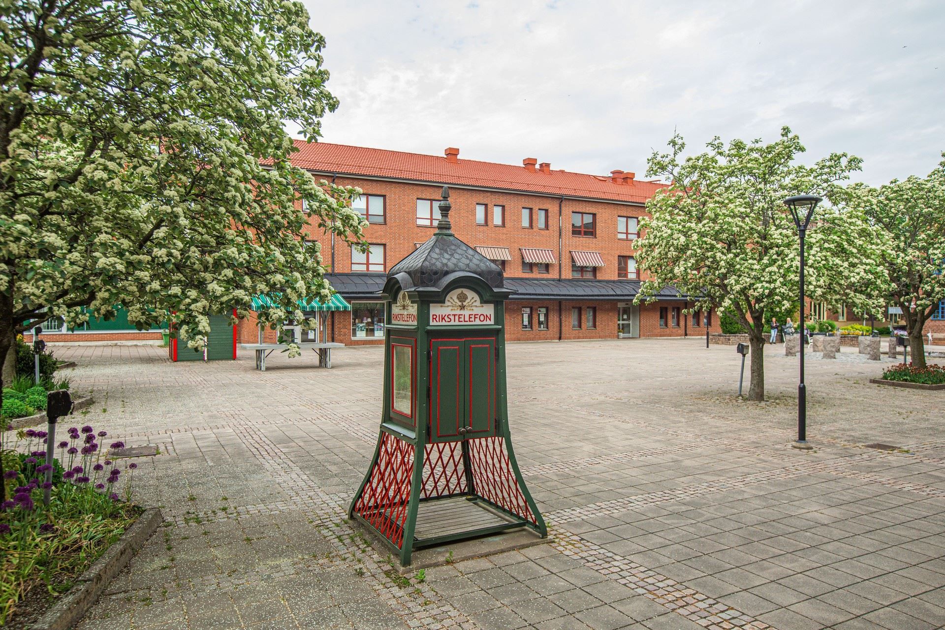 Ett stenkast från Skillingaryds centrum