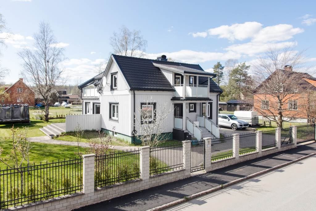 Varmt välkomna till Skolgatan 41 i Skillingaryd!